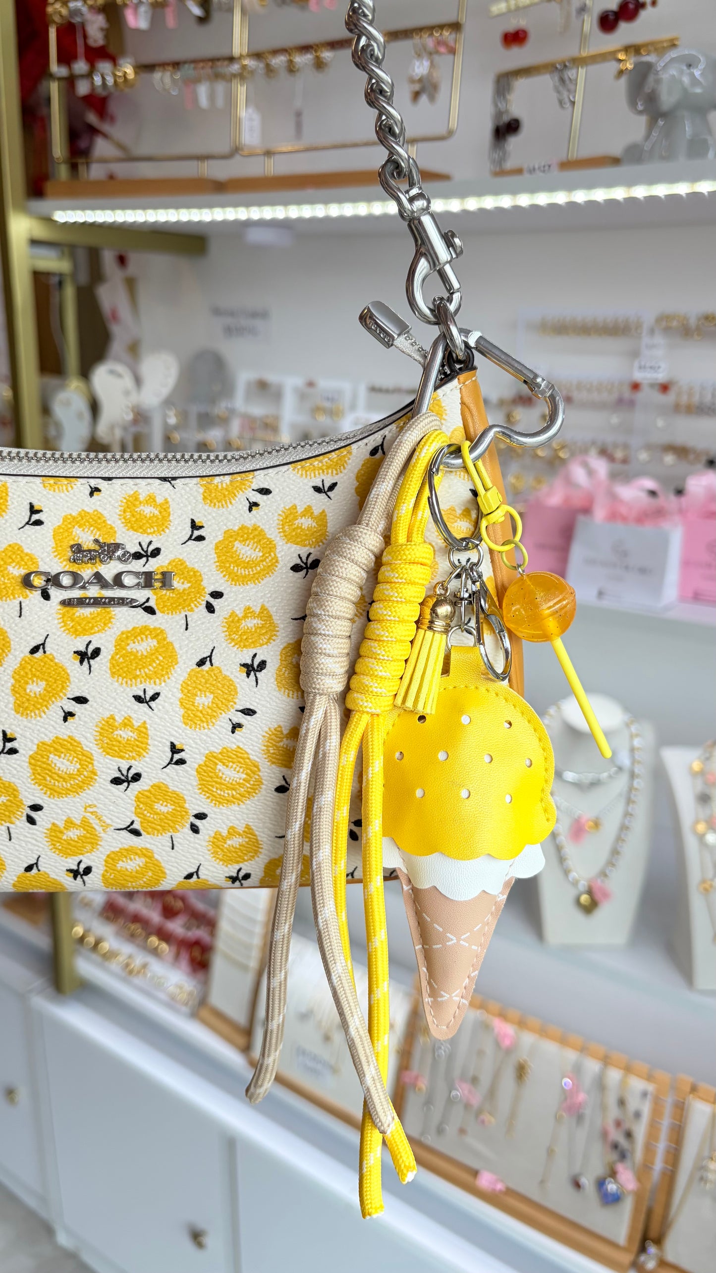 Llavero Maxi Helado Amarillo