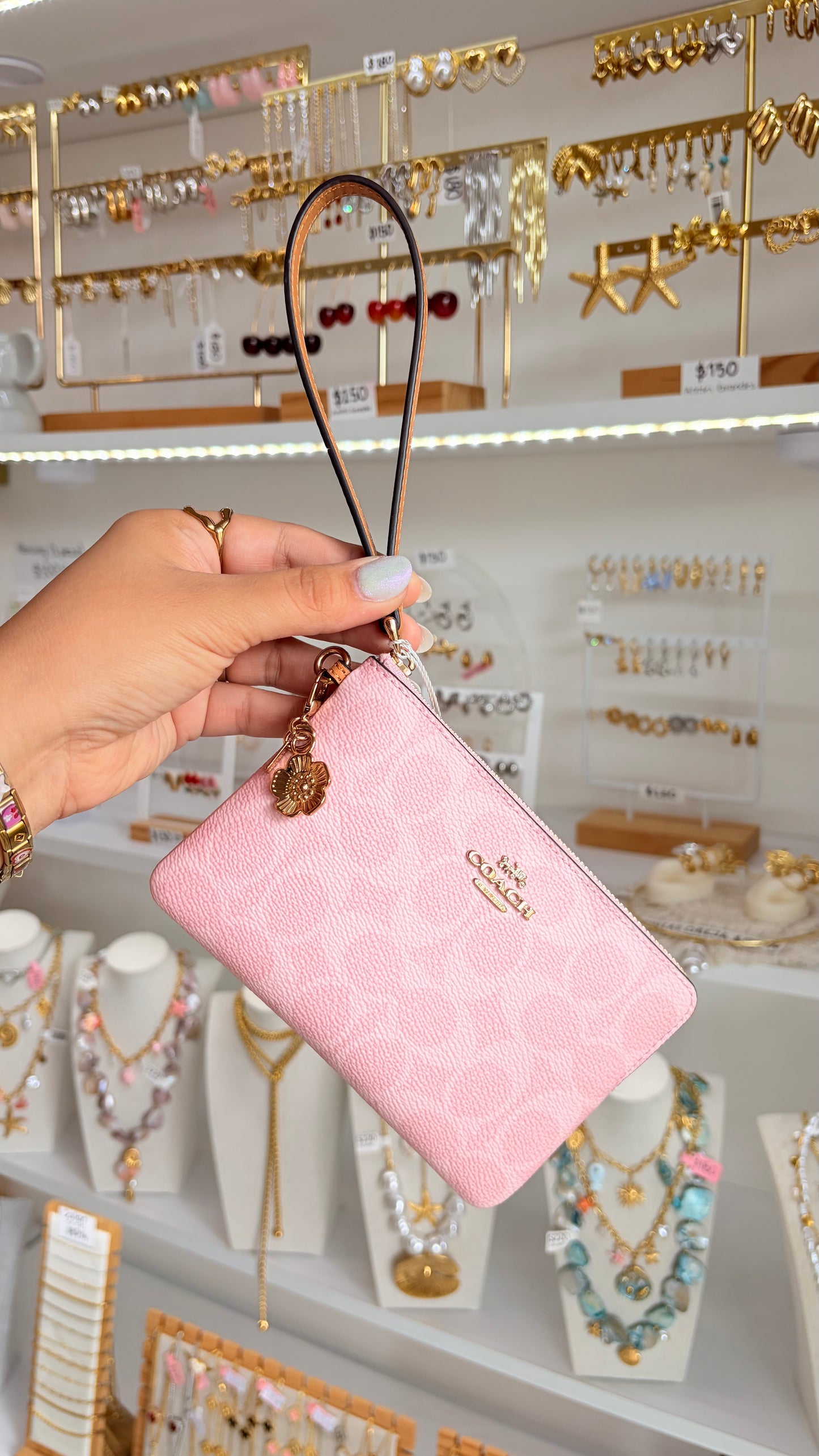 Muñequera Dama Chica Rosa Coach
