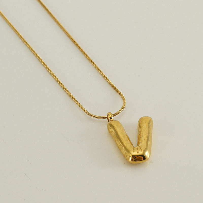 Collar Inicial Grande Dorado Acero