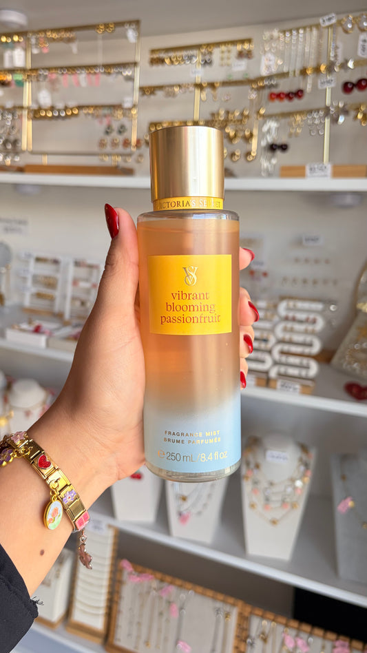 Body mist Vibrant Blooming Passionfruit Victoria’s Secret
