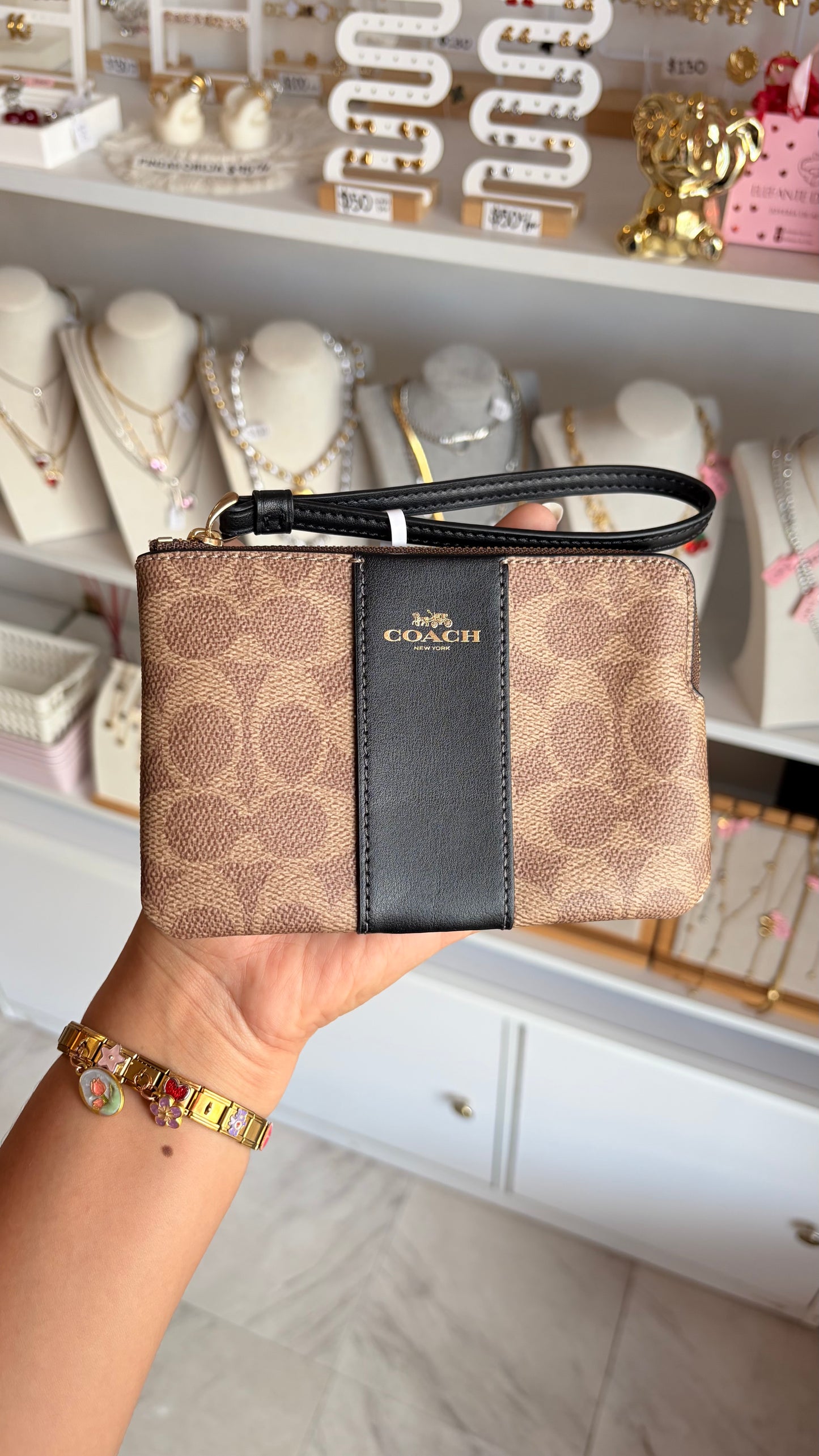 Muñequera Dama Chica Coach