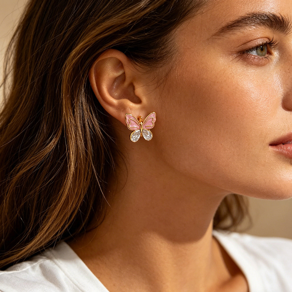 Aretes Mariposa Rosa Con Piedra Blanca