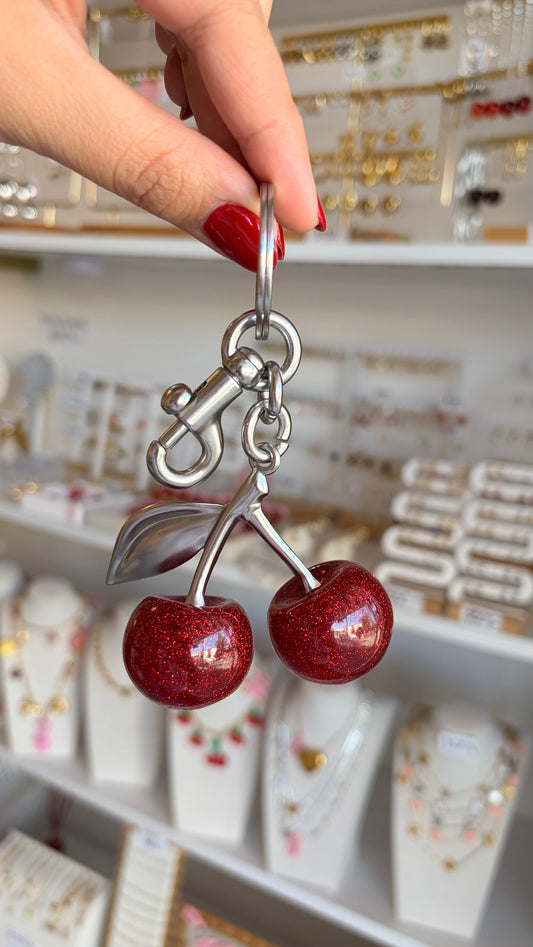 Llavero maxi cerezas rojas y plateado