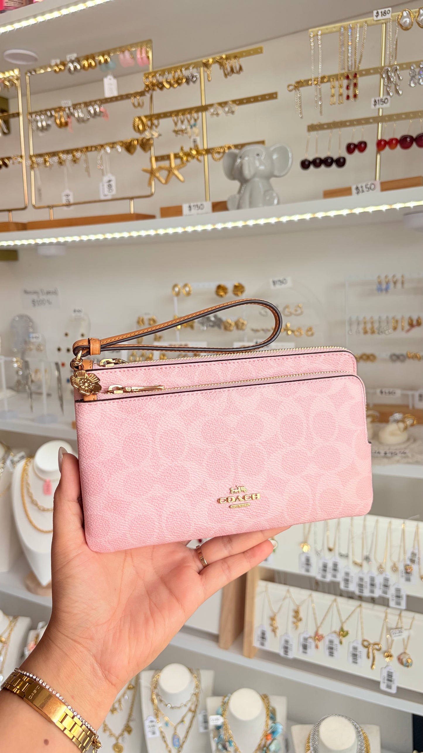 Muñequera Dama Grande Doble Rosa Coach