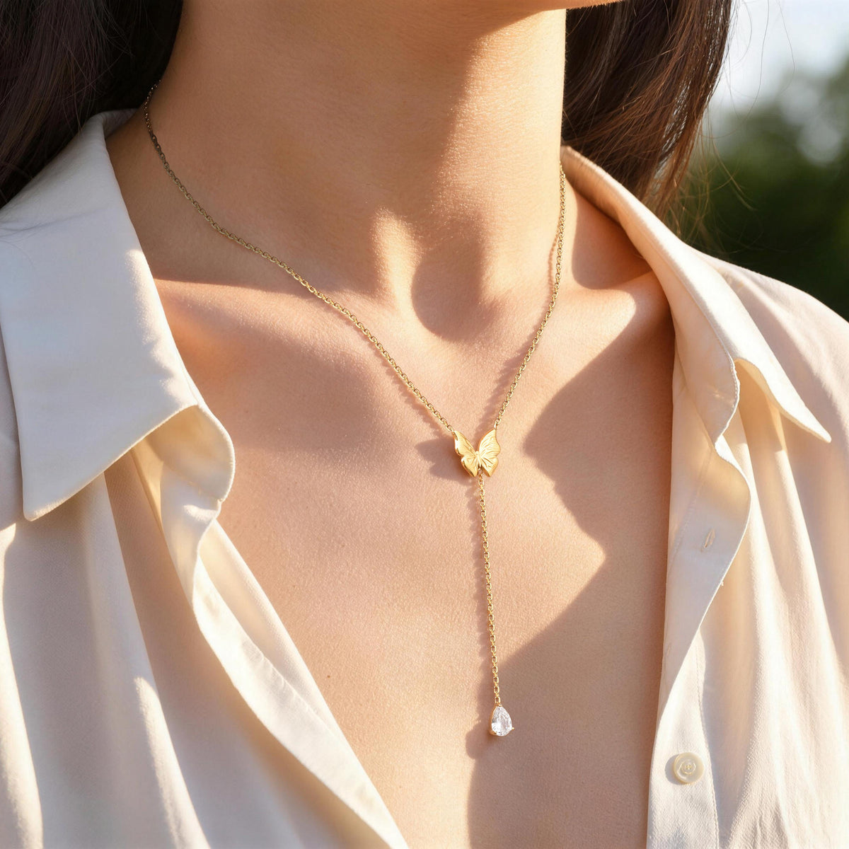 Collar Mariposa Largo Con Piedra Blanca