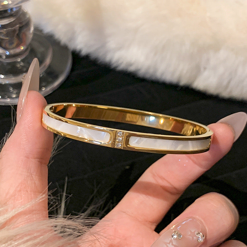 Brazalete Blanco y Piedra