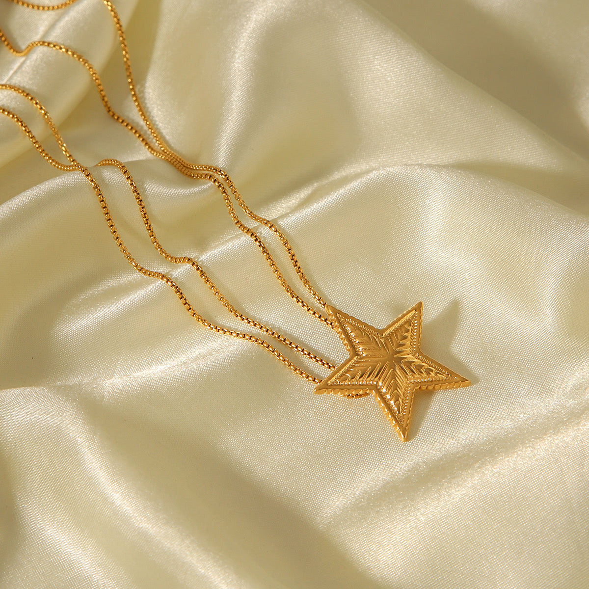 Corbatero Estrella Doradas