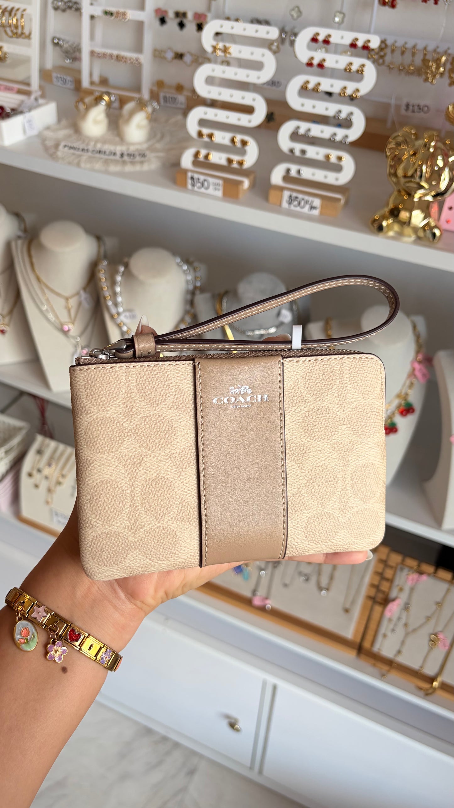 Muñequera Dama Chica Coach
