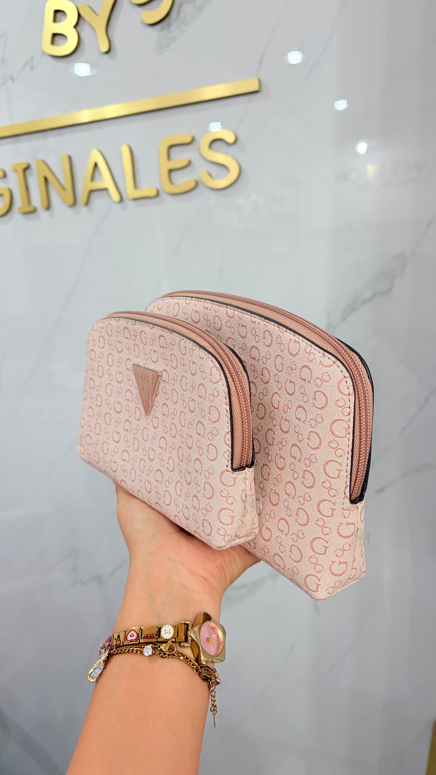 Dúo Cosmetiqueras Rosas Guess