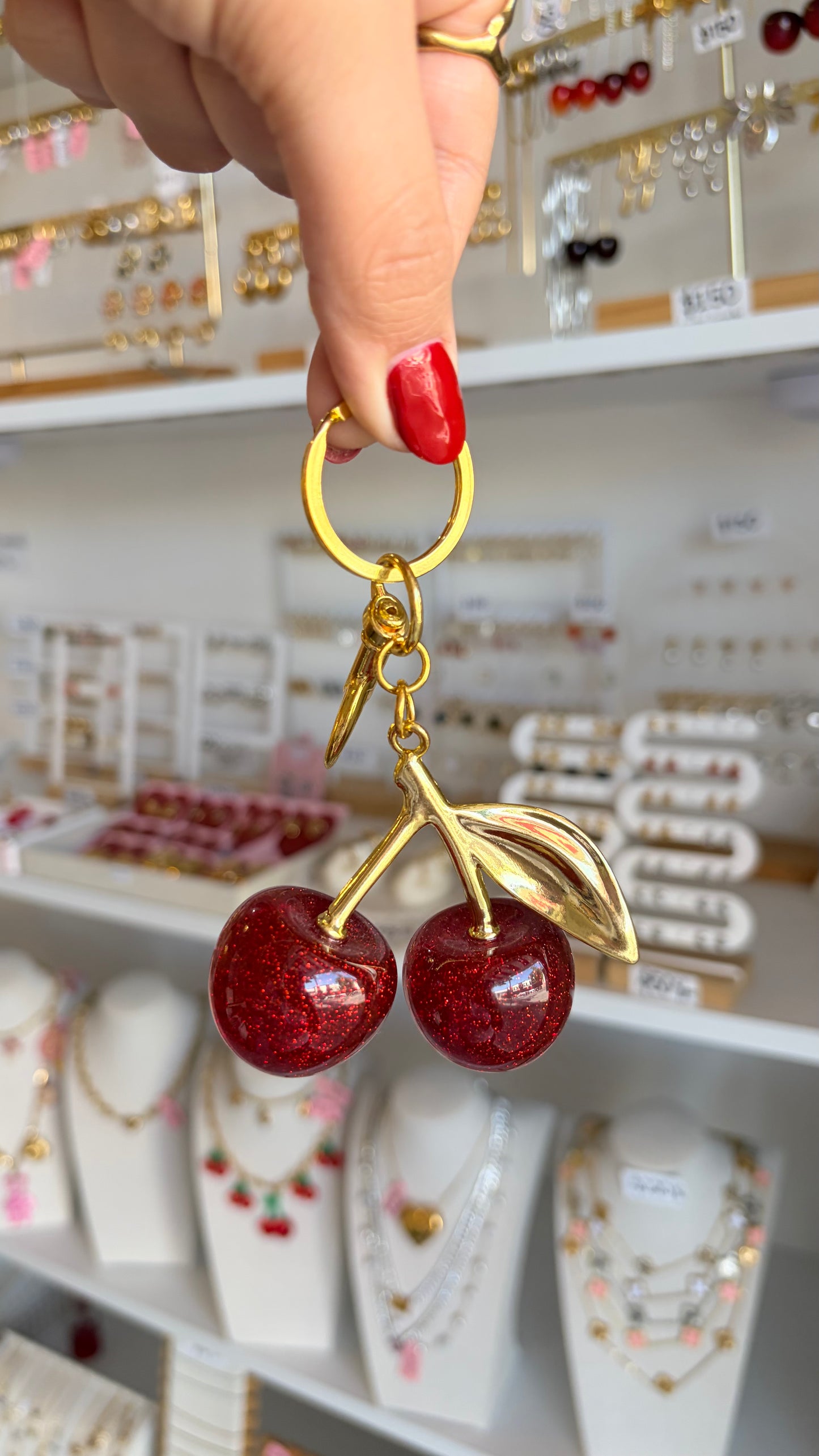 Llavero maxi cerezas rojas y dorado