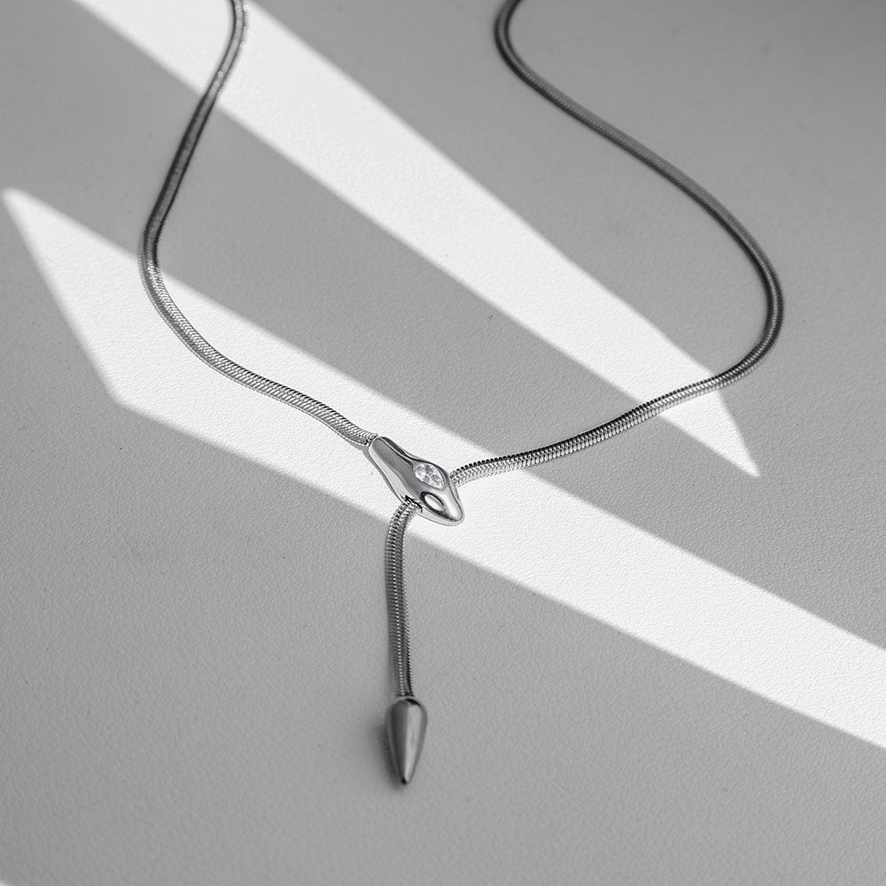 Collar Serpiente Con Piedra Blanca