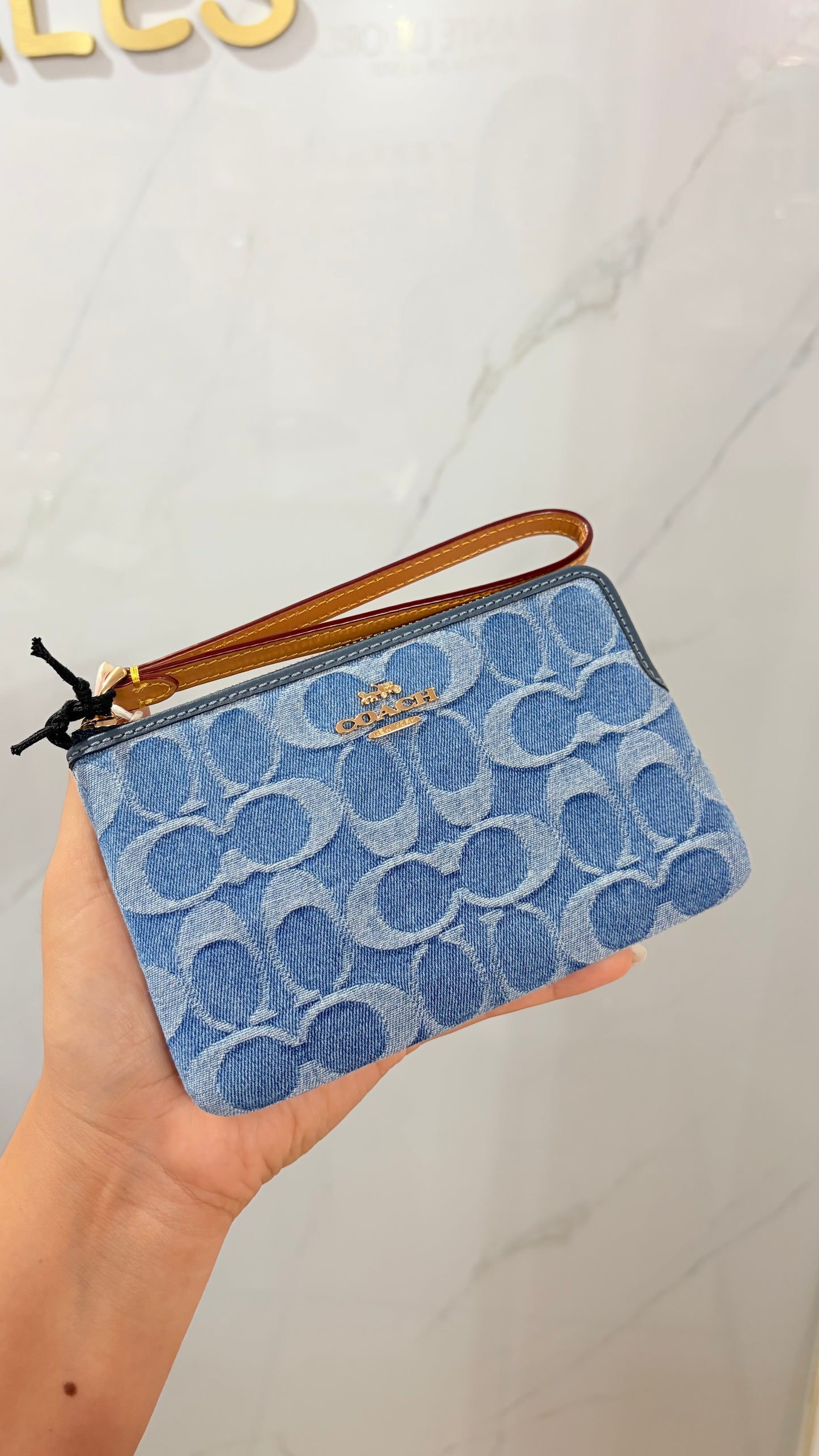 Muñequera Dama Chica Mezclilla Coach