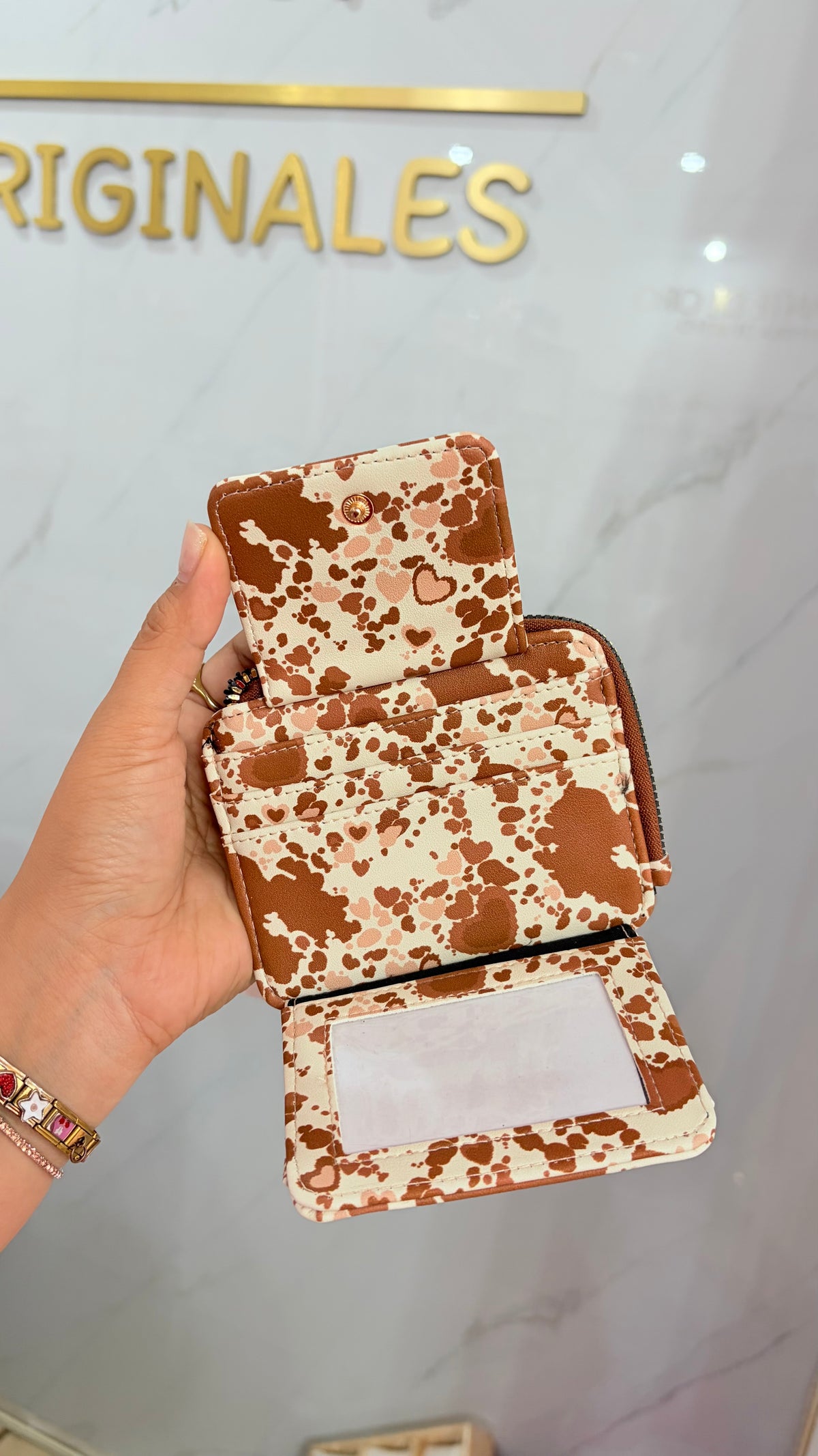 Cartera Dama Animal Print Blanco Y Marrón Betsey Johnson