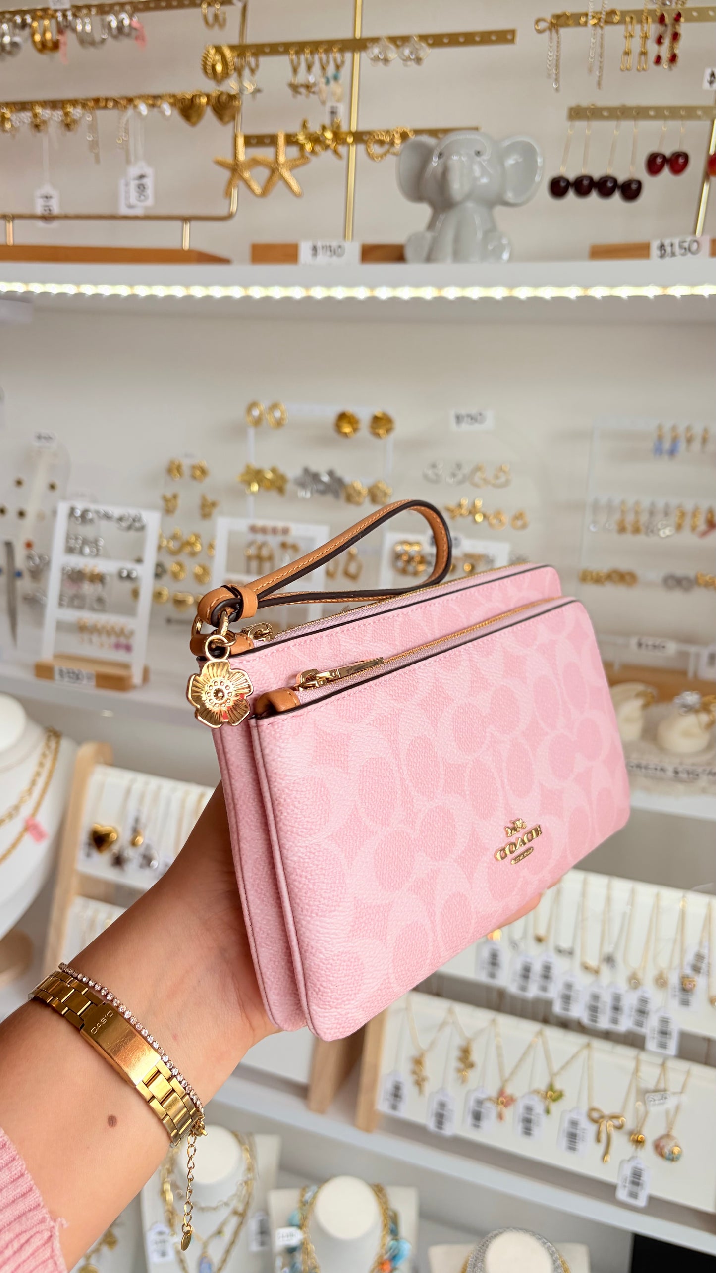 Muñequera Dama Grande Doble Rosa Coach