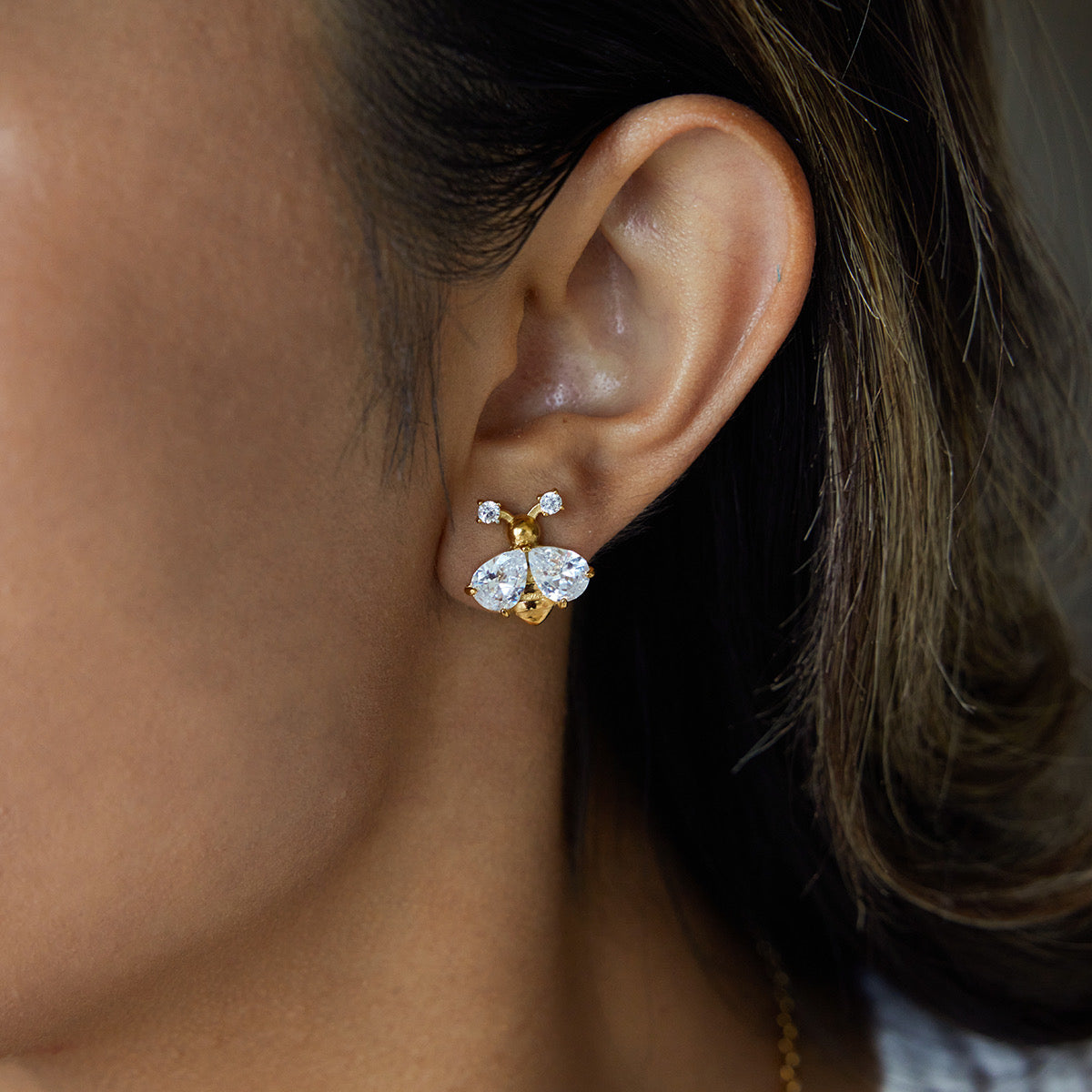 Aretes Abeja Con Piedras Blancas