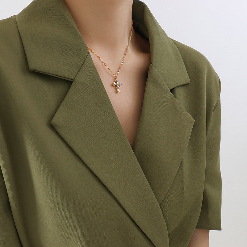 Collar Cruz Con Perlas Blancas