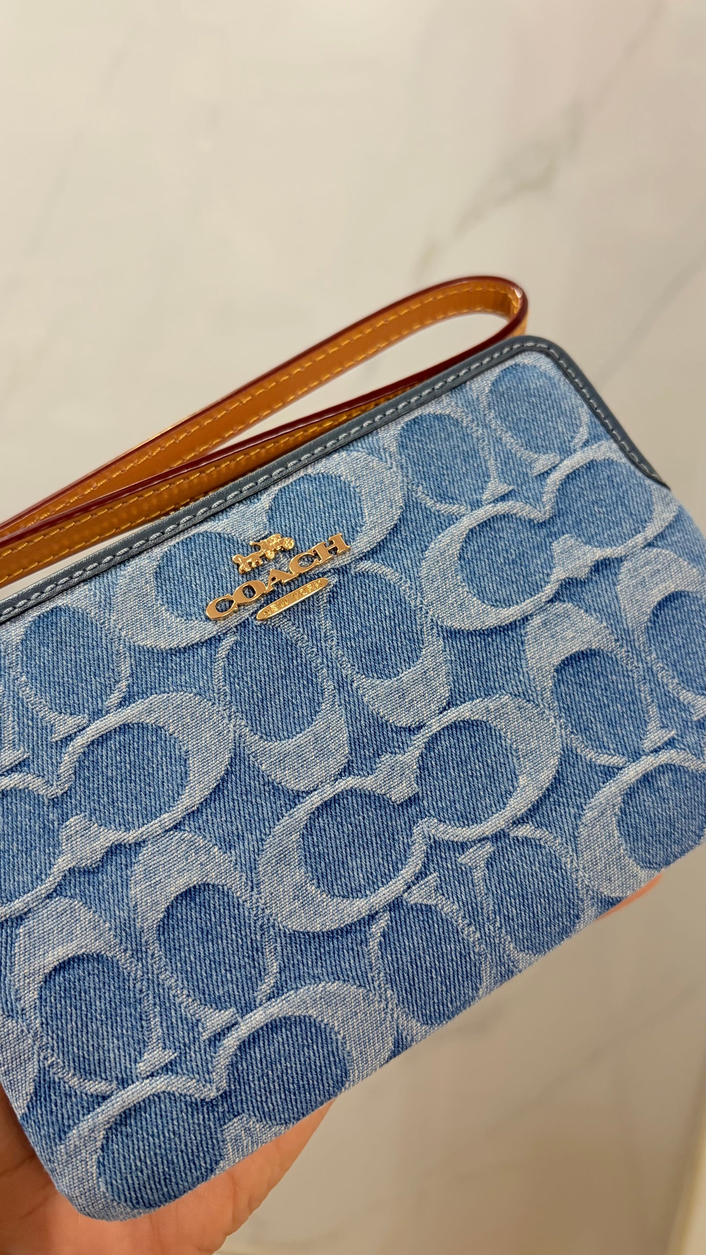 Muñequera Dama Chica Mezclilla Coach