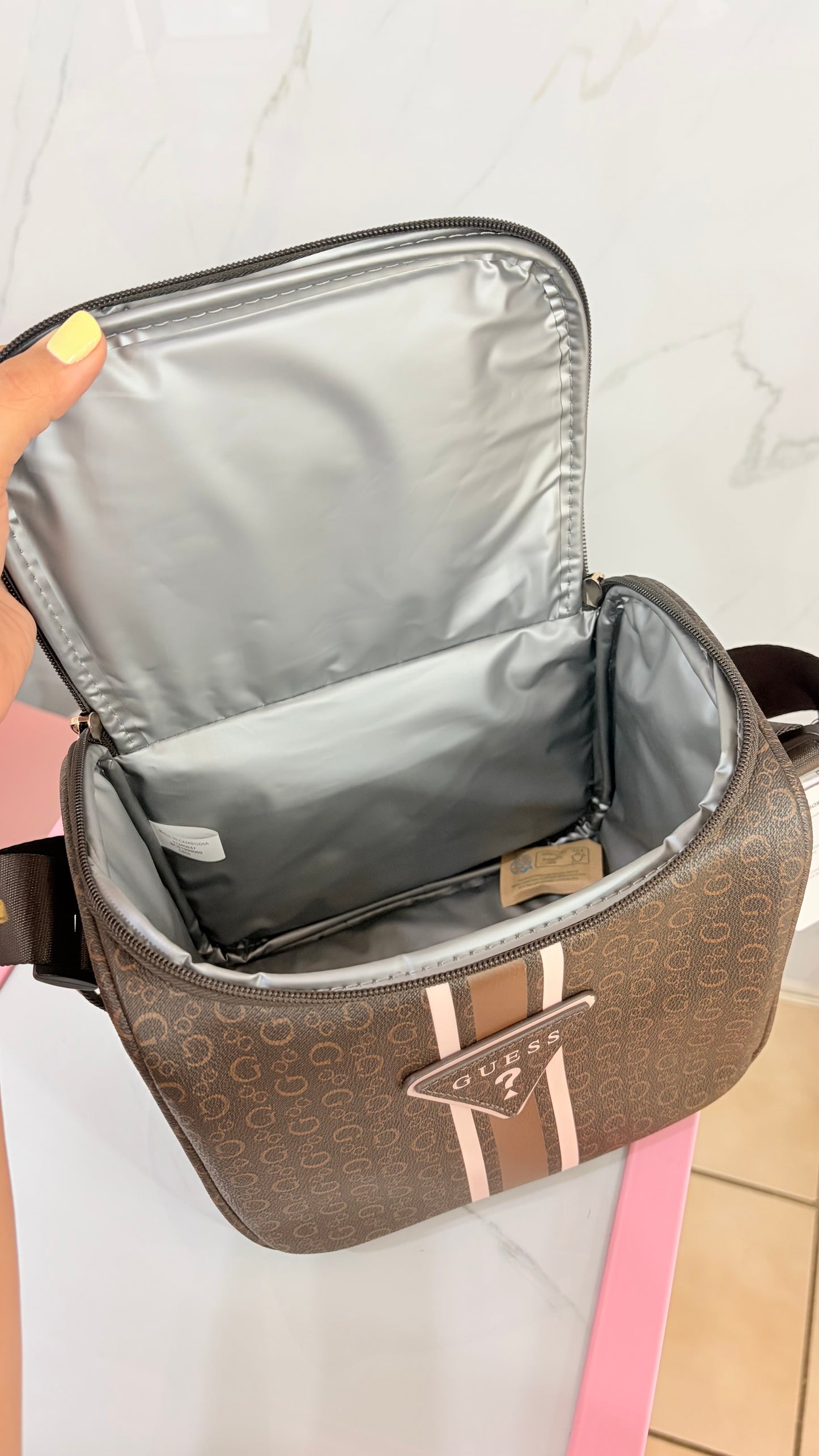 Lonchera Chocolate Guess