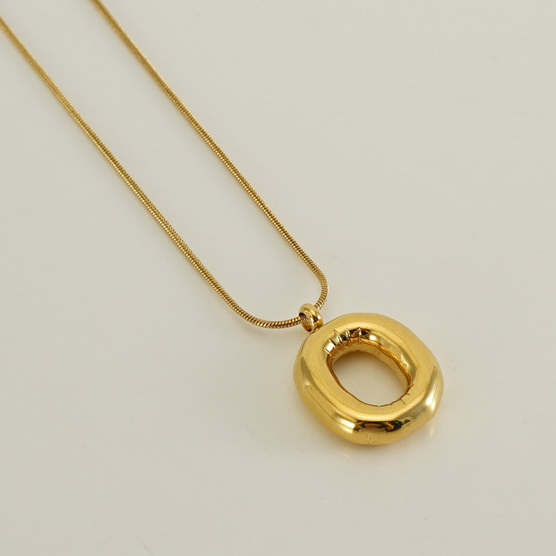Collar Inicial Grande Dorado Acero