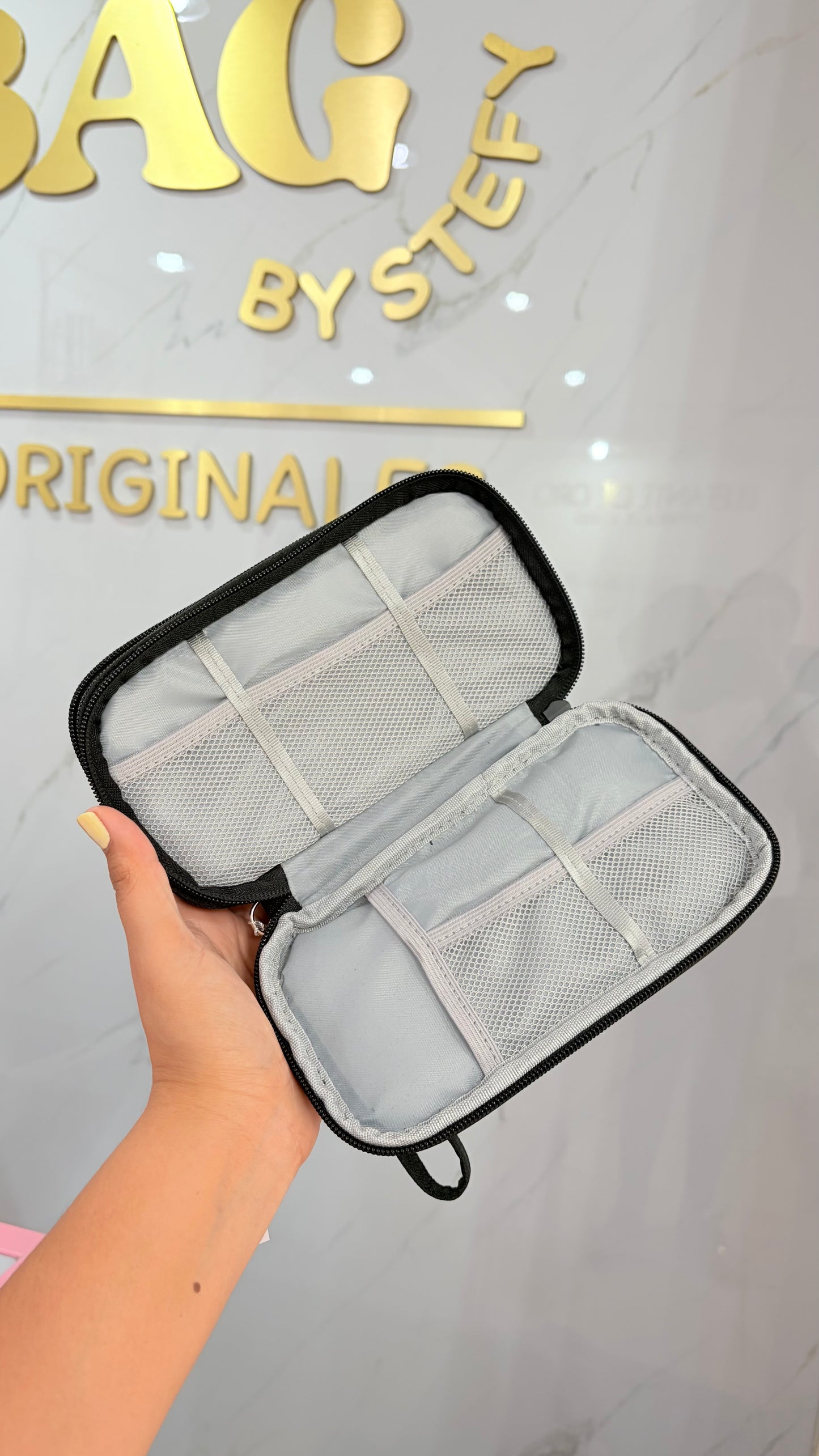 Bolsa Unisex Organizafora Negra Guess