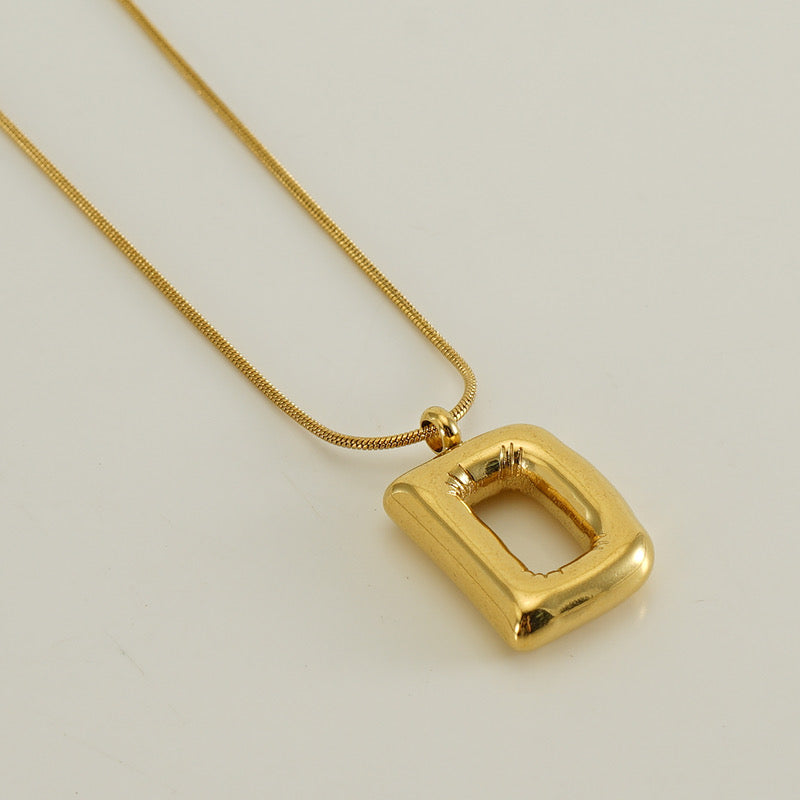 Collar Inicial Grande Dorado Acero