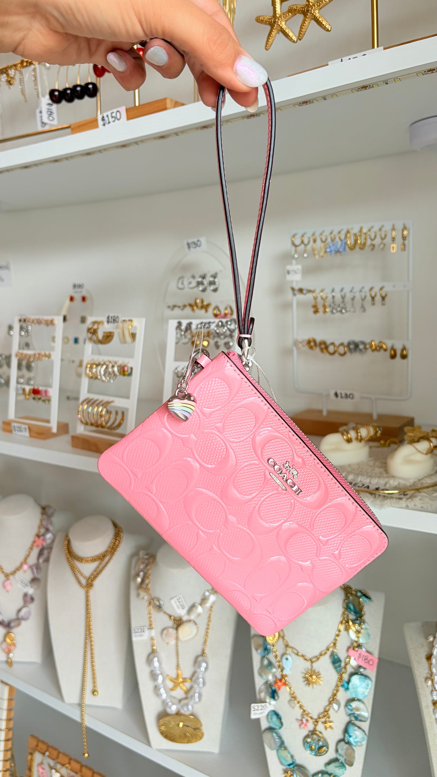 Muñequera Dama Chica Rosa Coach
