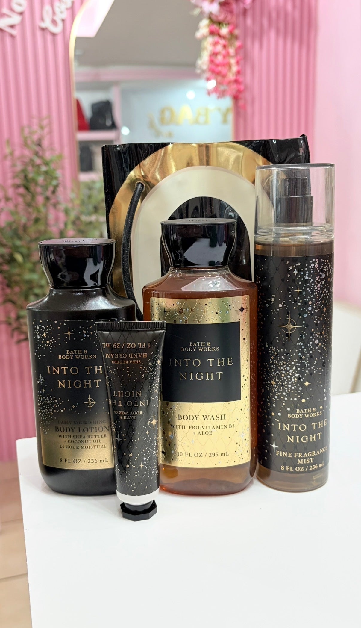 Set Dama Body Wash, Crema Corporal, Body Mist Y Crema De Manos Into The Night B&BW