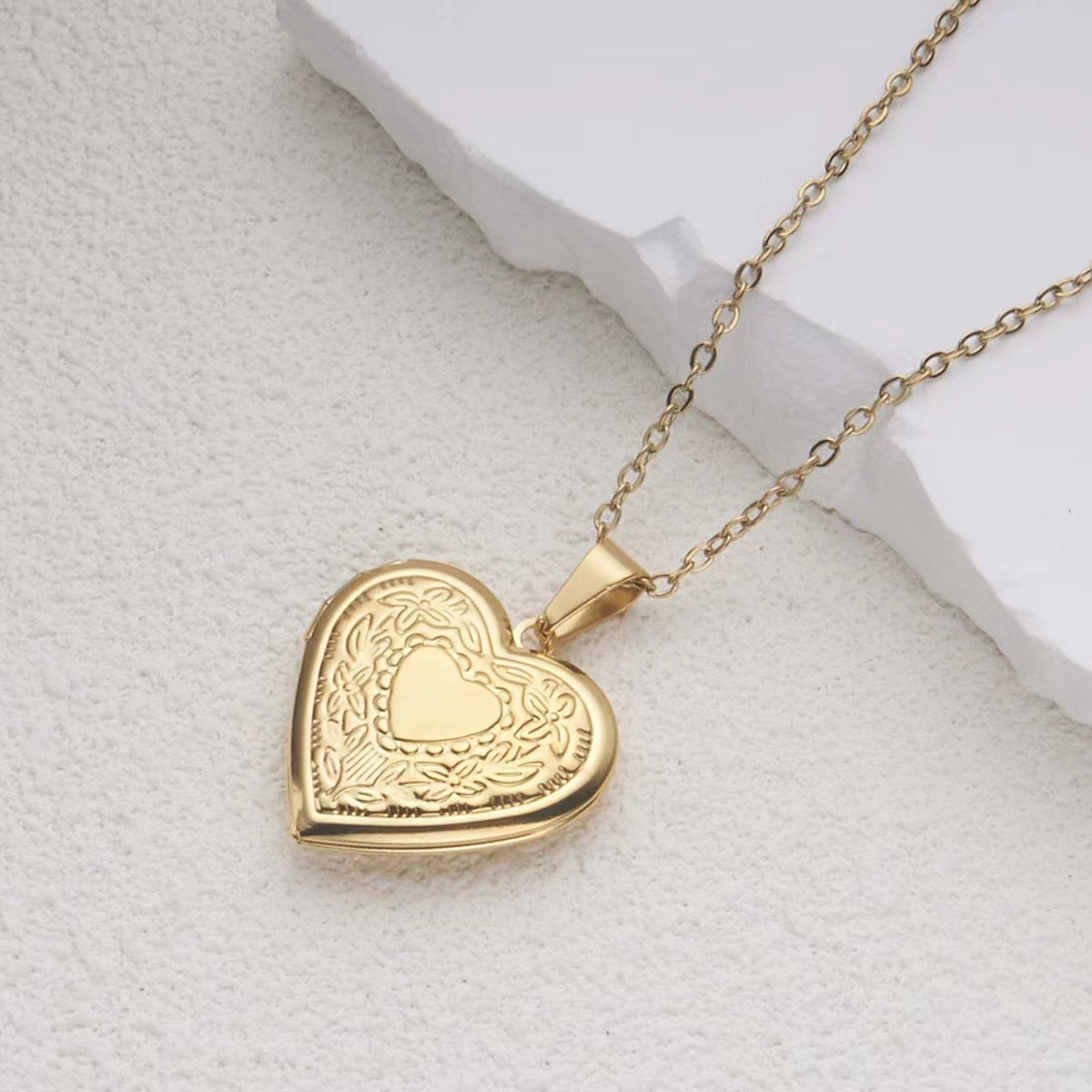 Collar Relicario Corazón