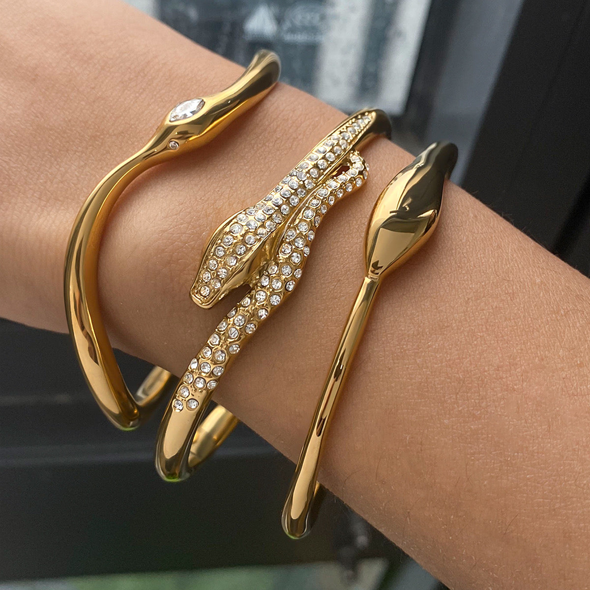 Brazalete Serpiente Piedras Blancas
