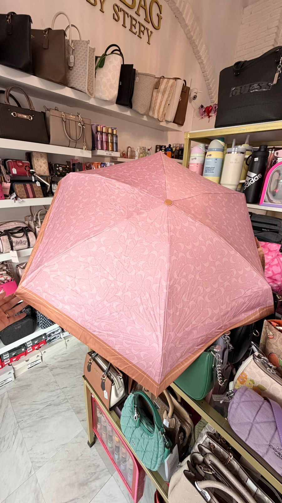 Sombrilla Rosa Coach ￼