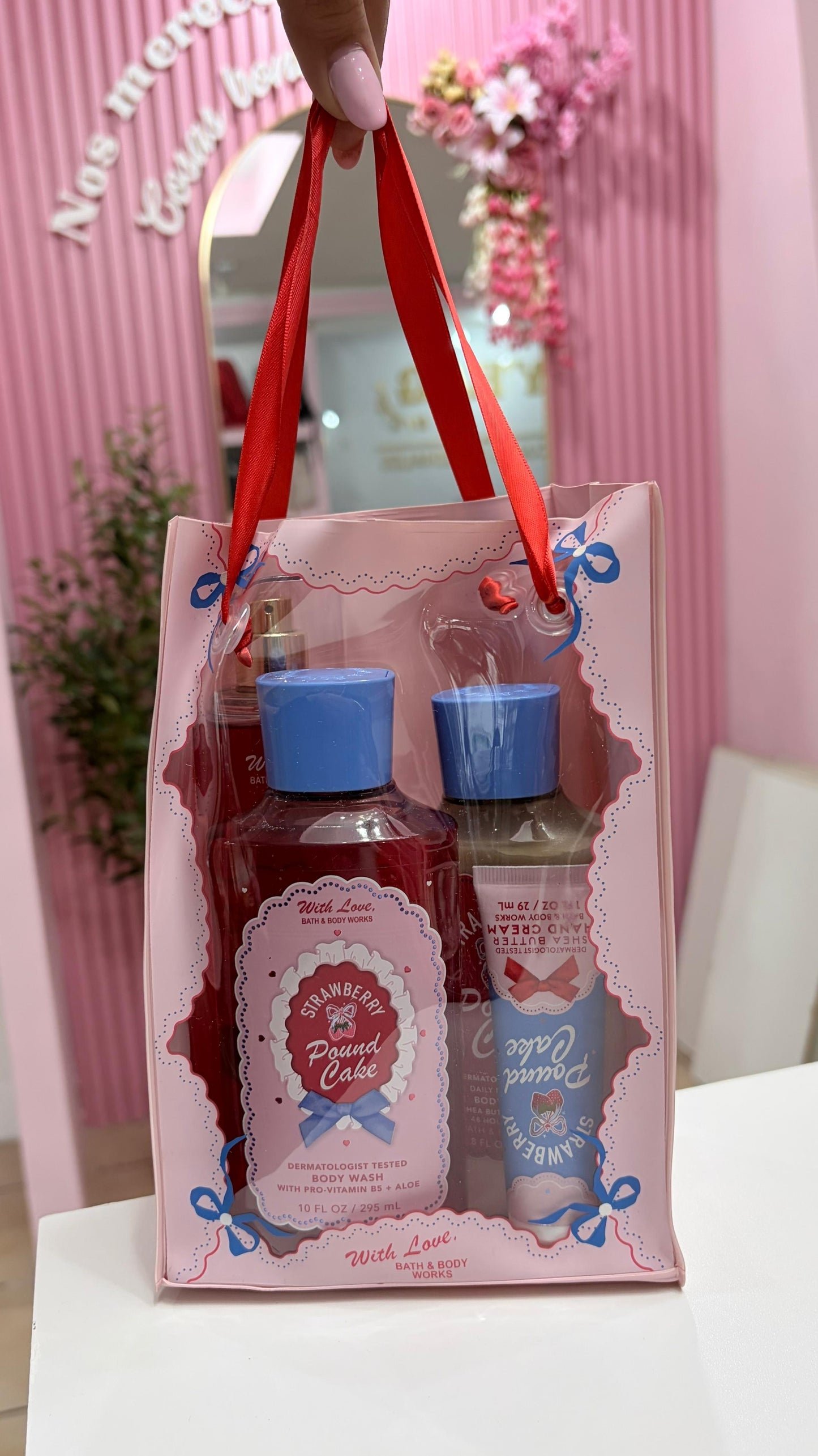 Set Dama Body Wash, Crema Corporal, Body Mist Y Crema De Manos Strawberry Poundcake B&BW