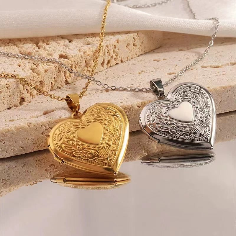 Collar Relicario Corazón