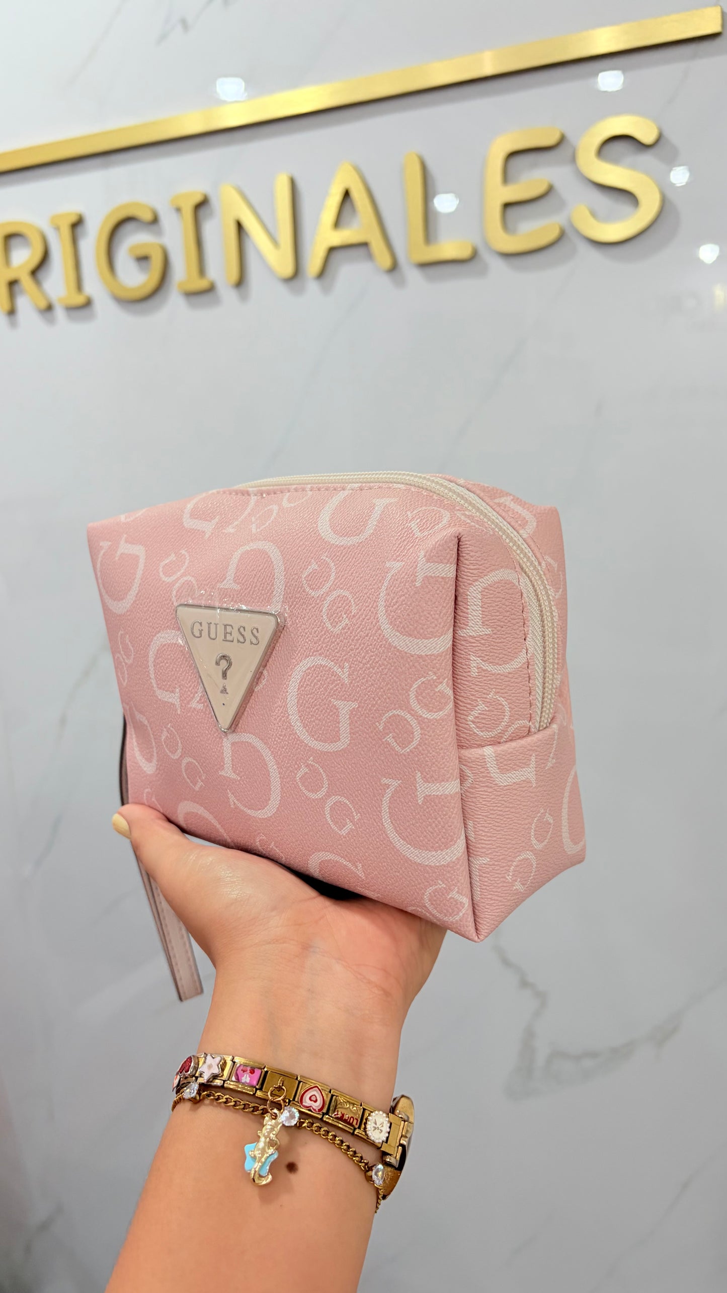 Cosmetiquera Chica Rosa Guess