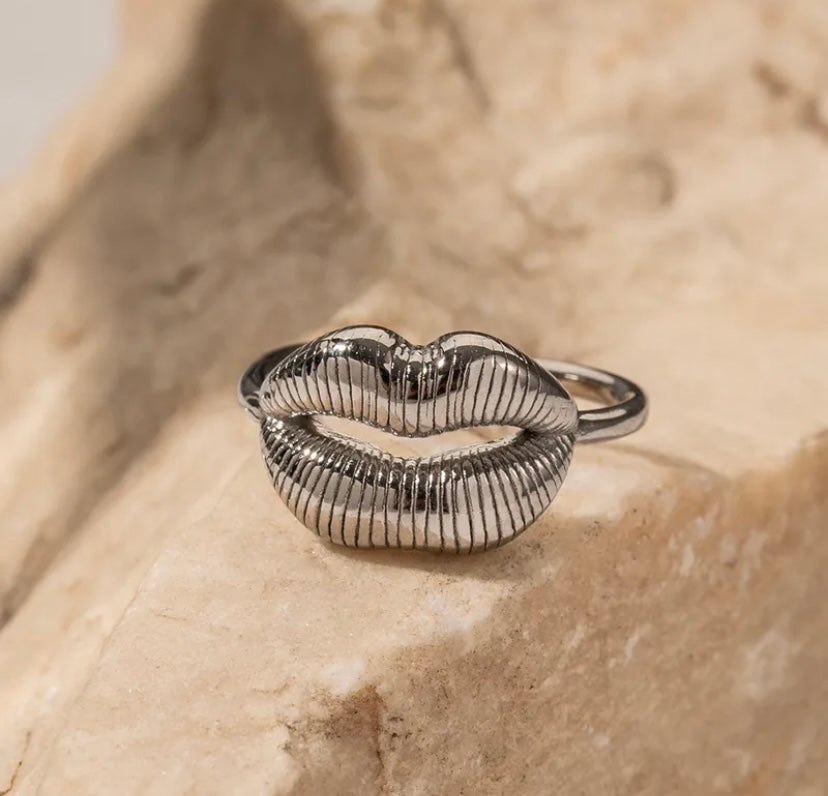 Anillo Kiss Plateado