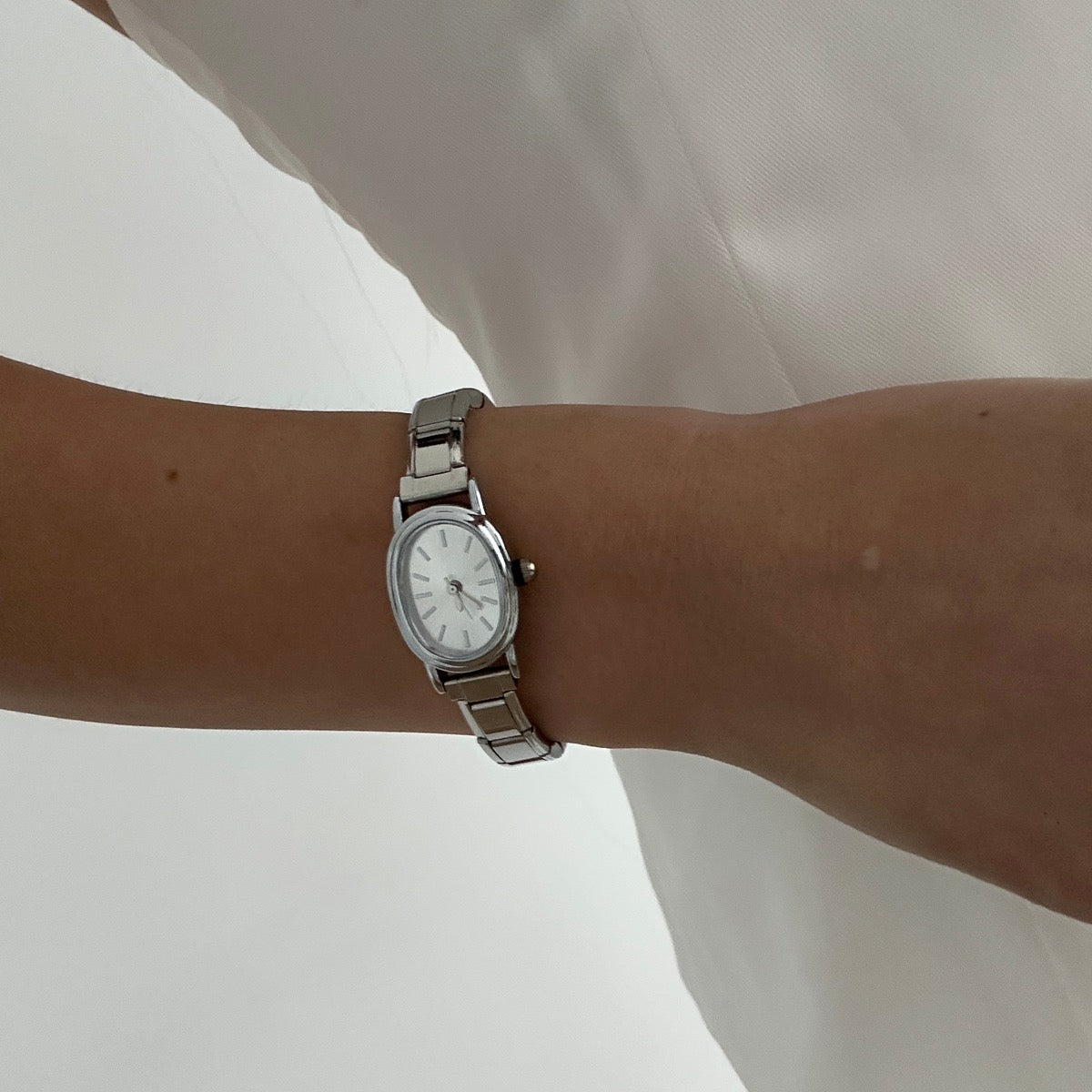 Reloj Italiano Plateado Oval Blanco