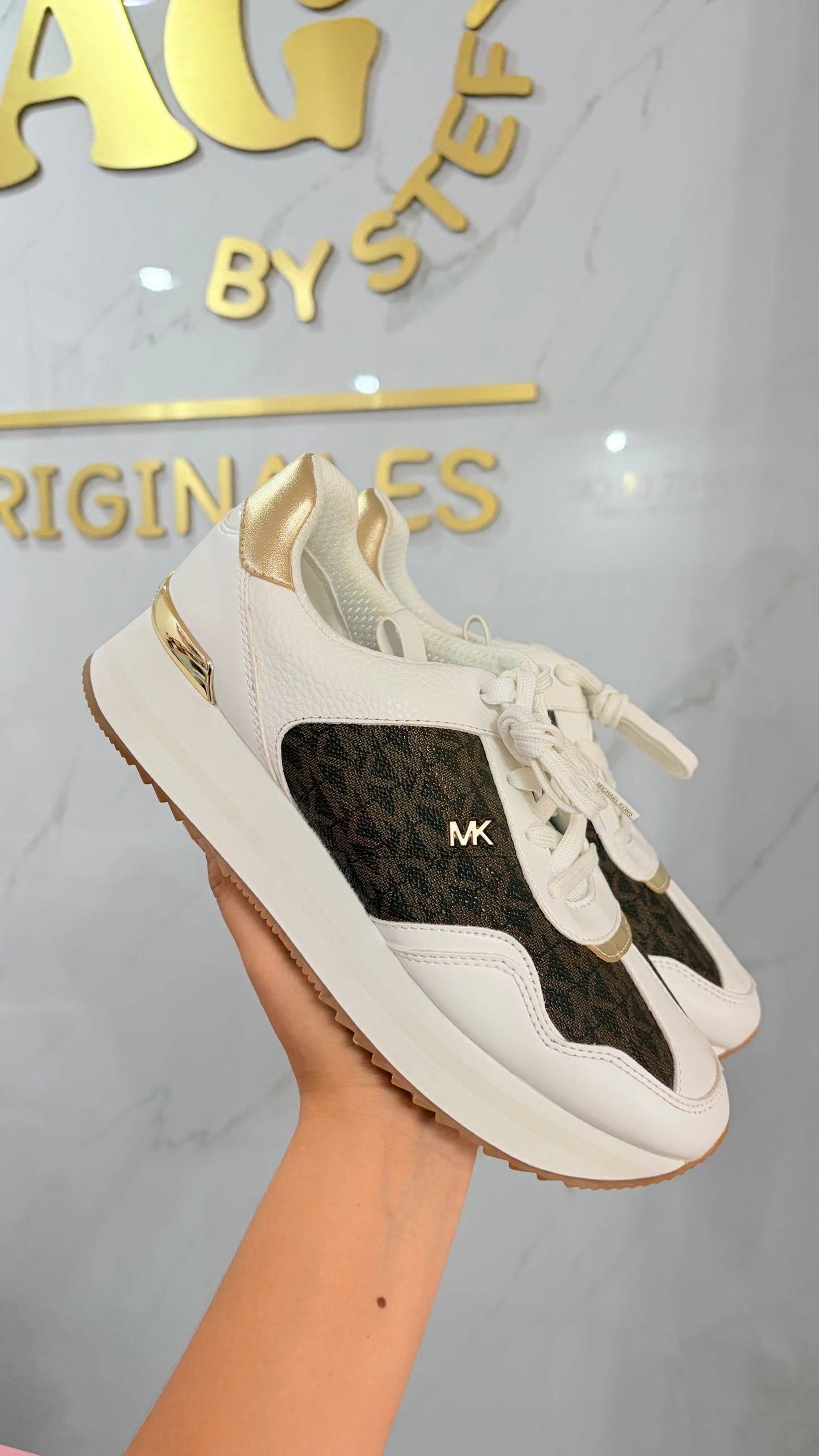Tenis 5mx Blanco Y Chocolate Guess