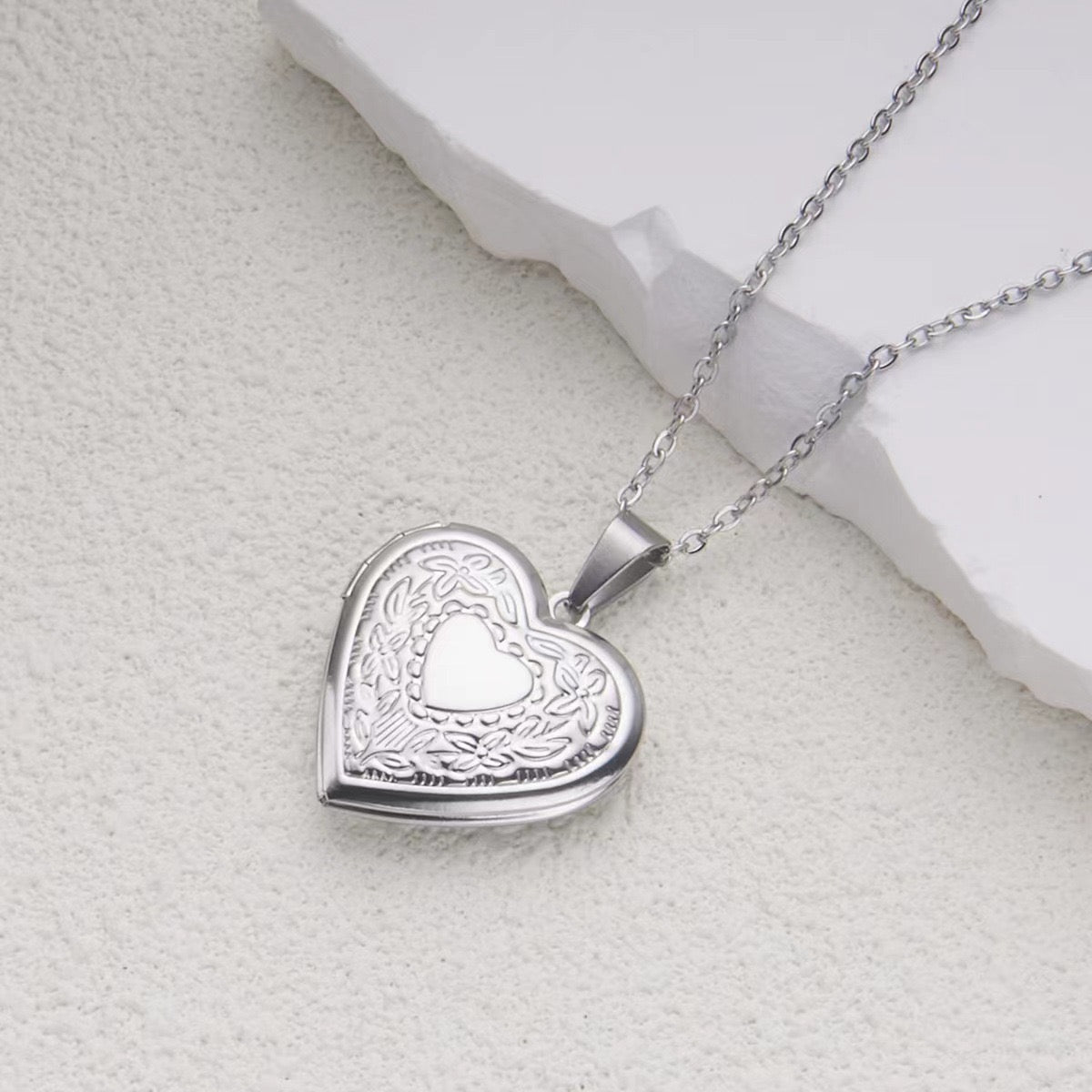 Collar Relicario Corazón