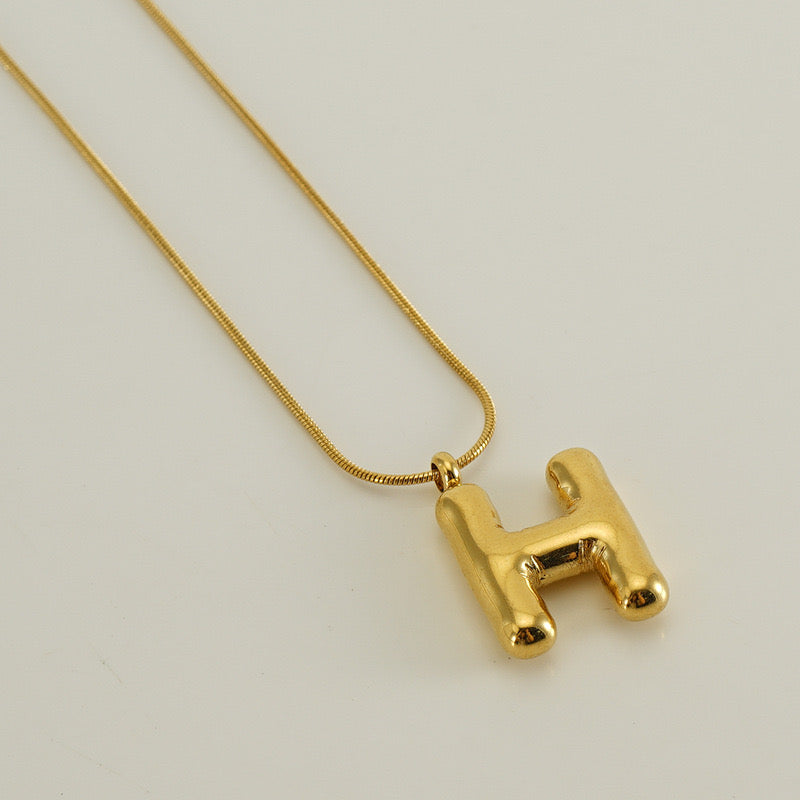 Collar Inicial Grande Dorado Acero