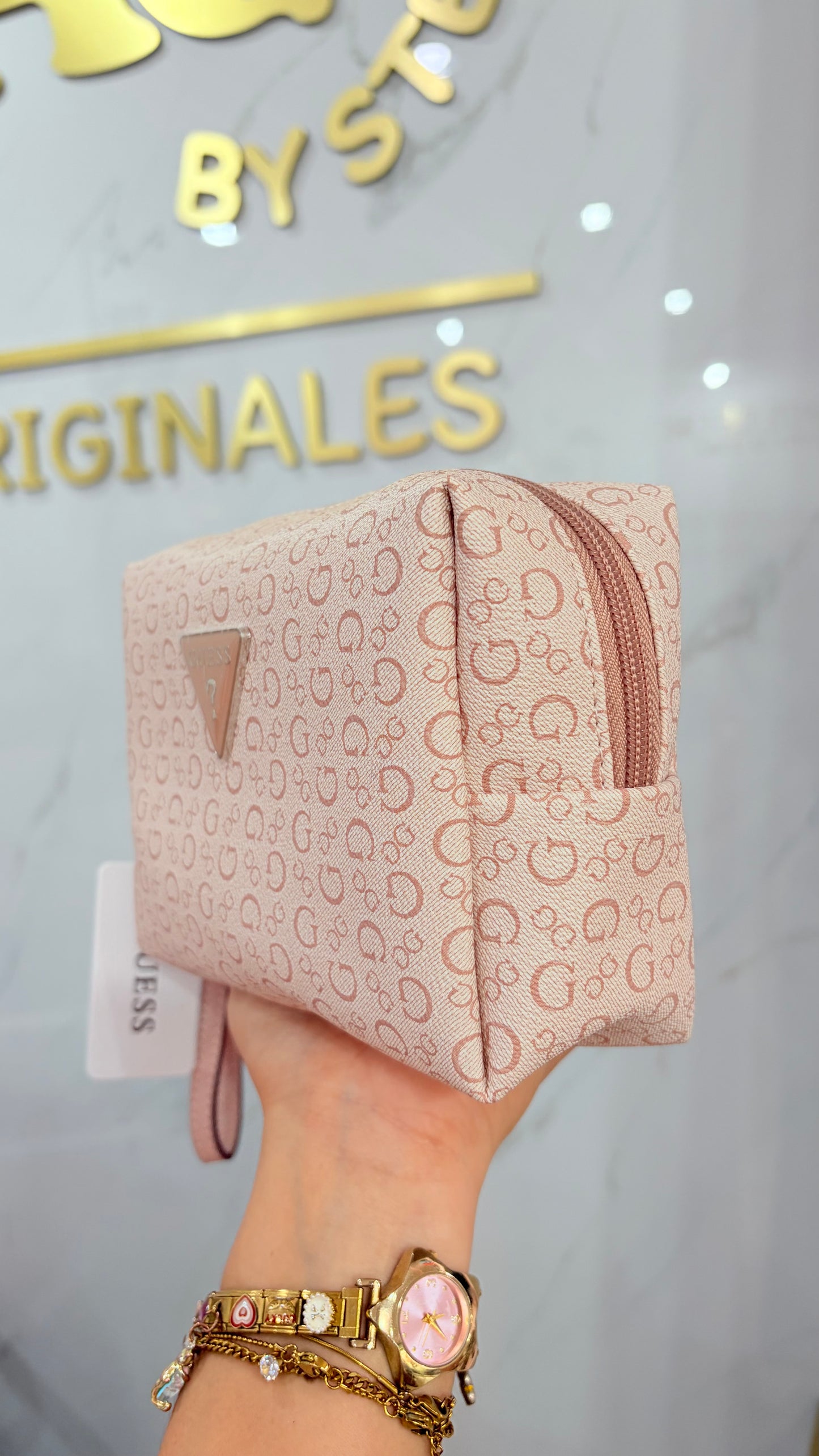 Cosmetiquera Chica Rosa Guess