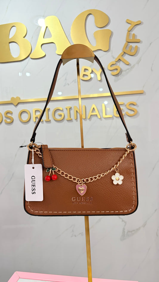 Bolsa Dama Marrón Con Dijes Guess
