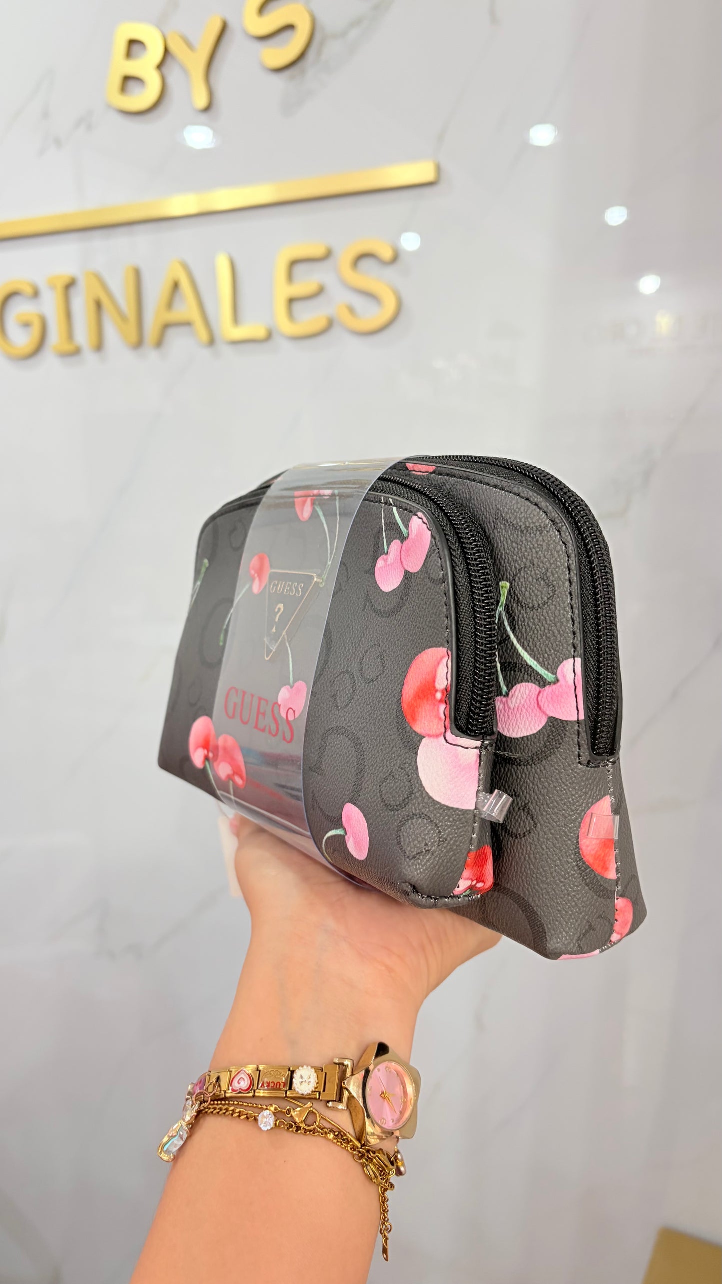 Dúo Cosmetiqueras Negras Con Cerezas🍒 Guess