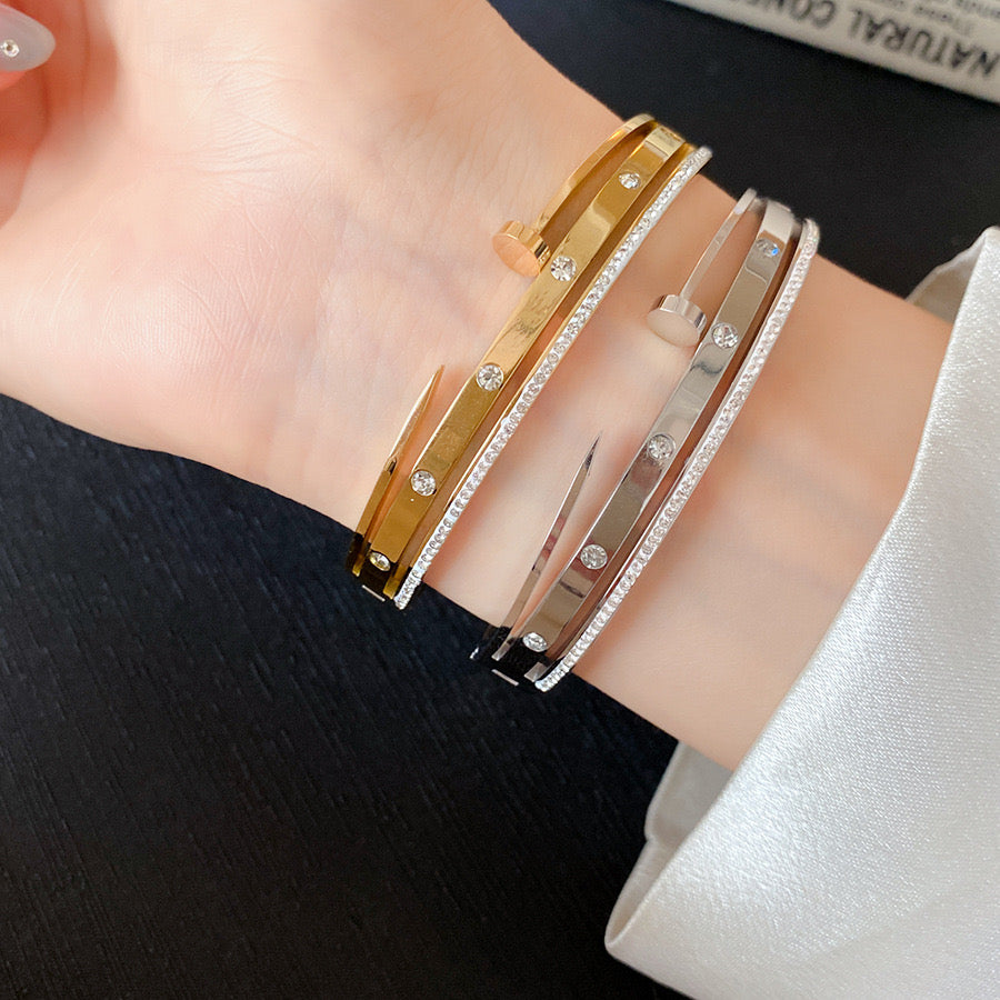 Brazalete Clavo Triple Dorado
