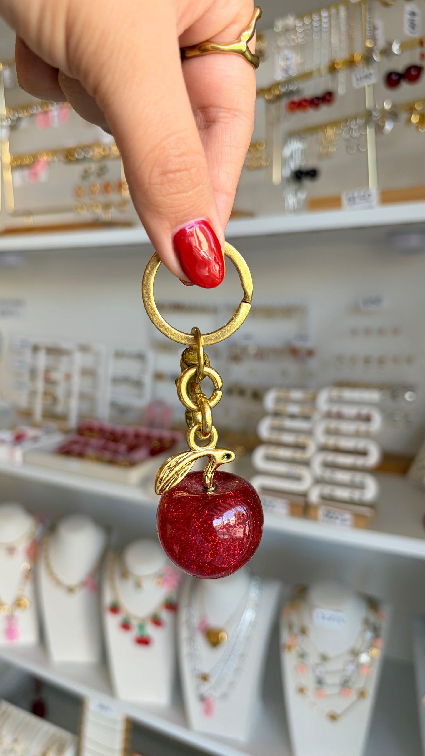 Llavero maxi manzana roja y dorado
