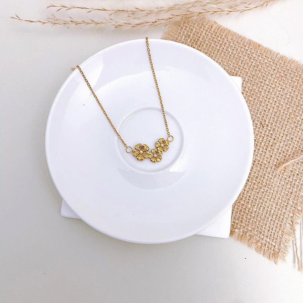 Collar Flores Minis Con Perlas