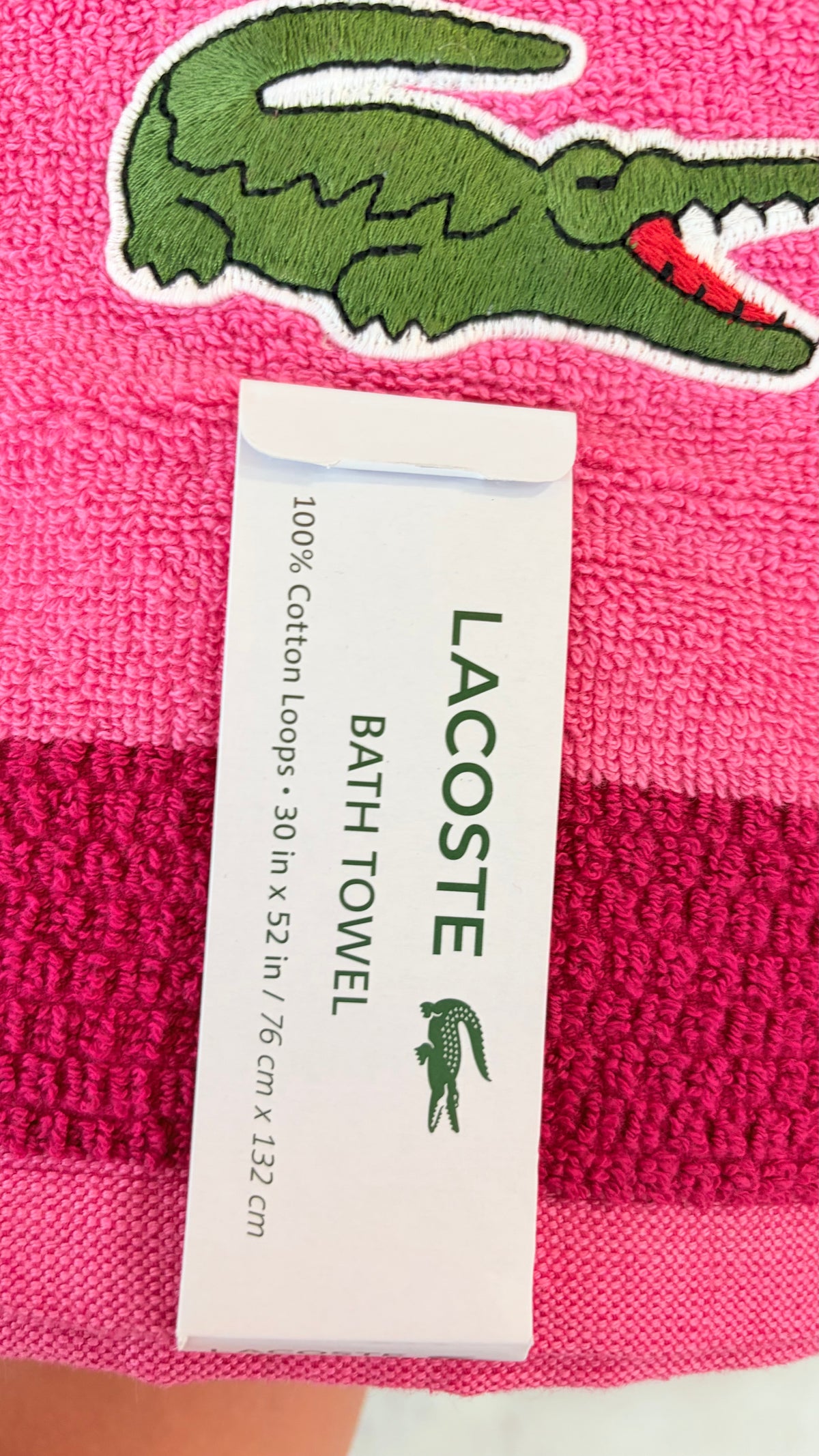 Toalla Grande Fucsia Lacoste