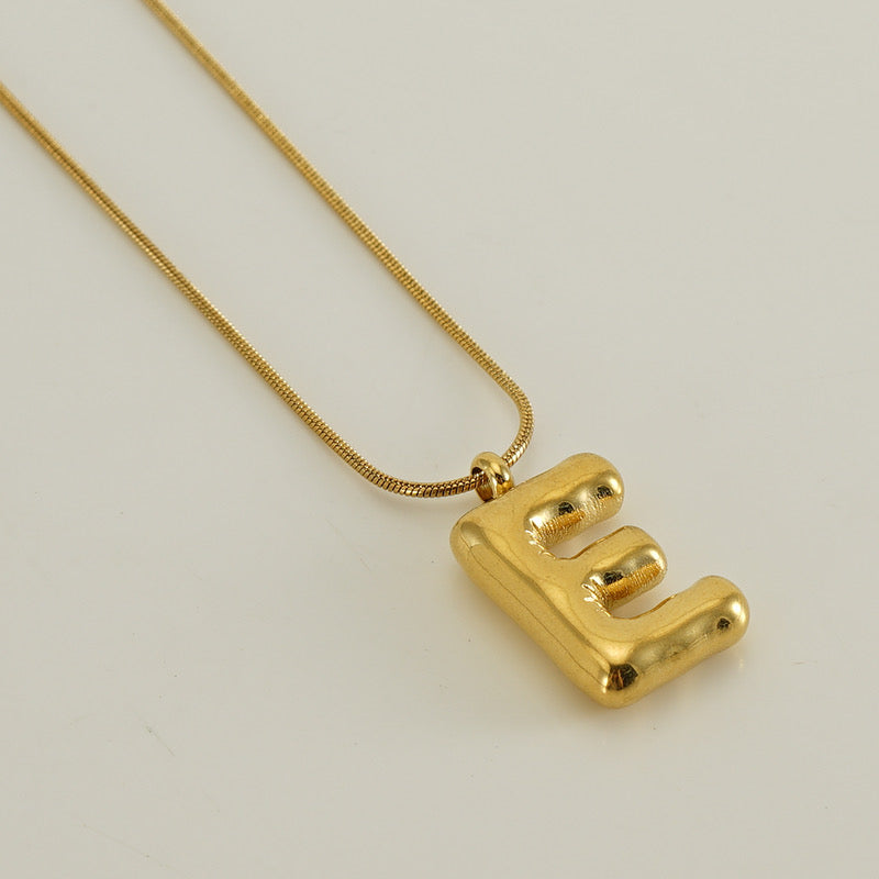 Collar Inicial Grande Dorado Acero