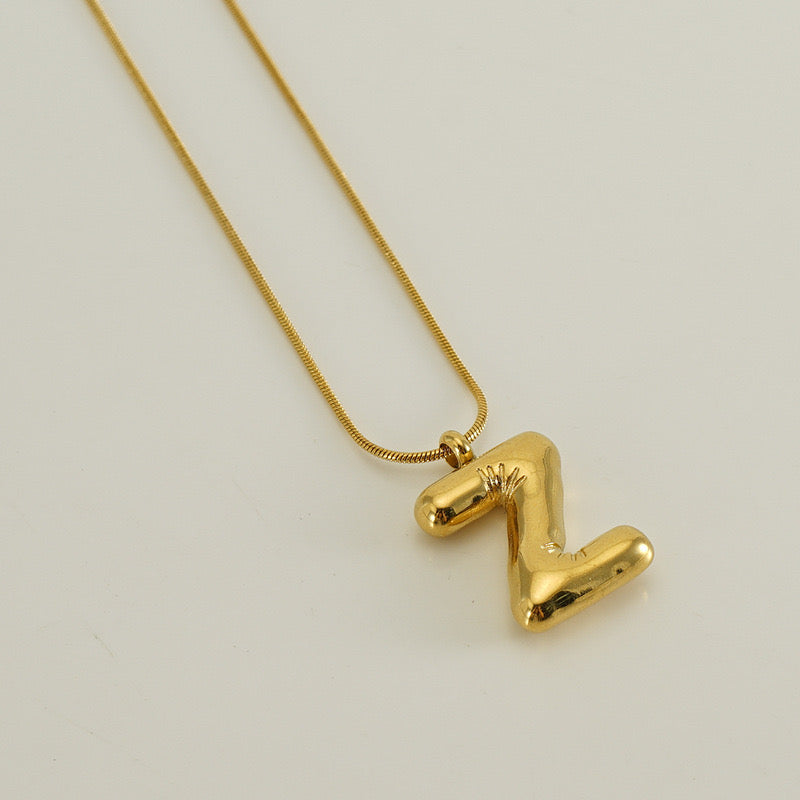 Collar Inicial Grande Dorado Acero