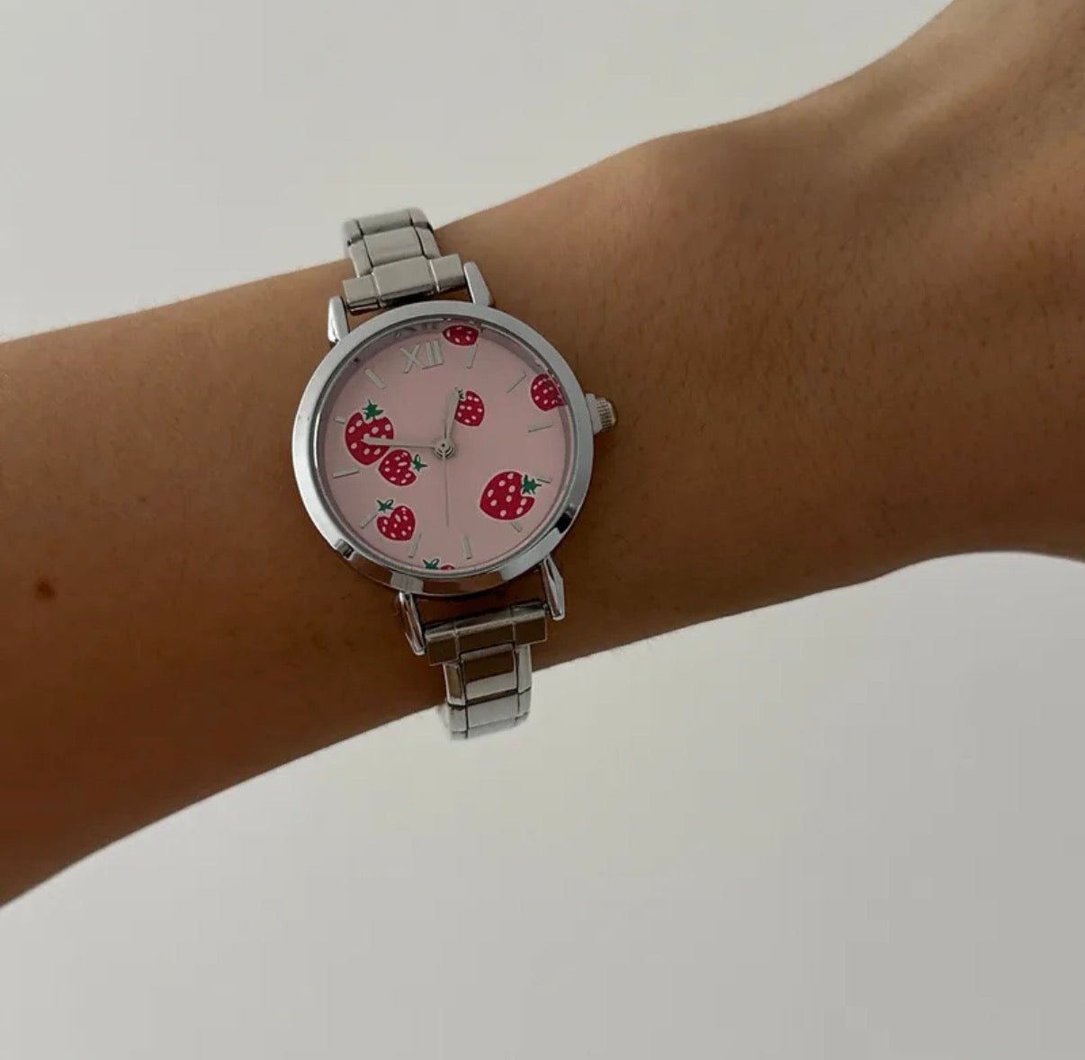 Reloj italiano plateado fresas
