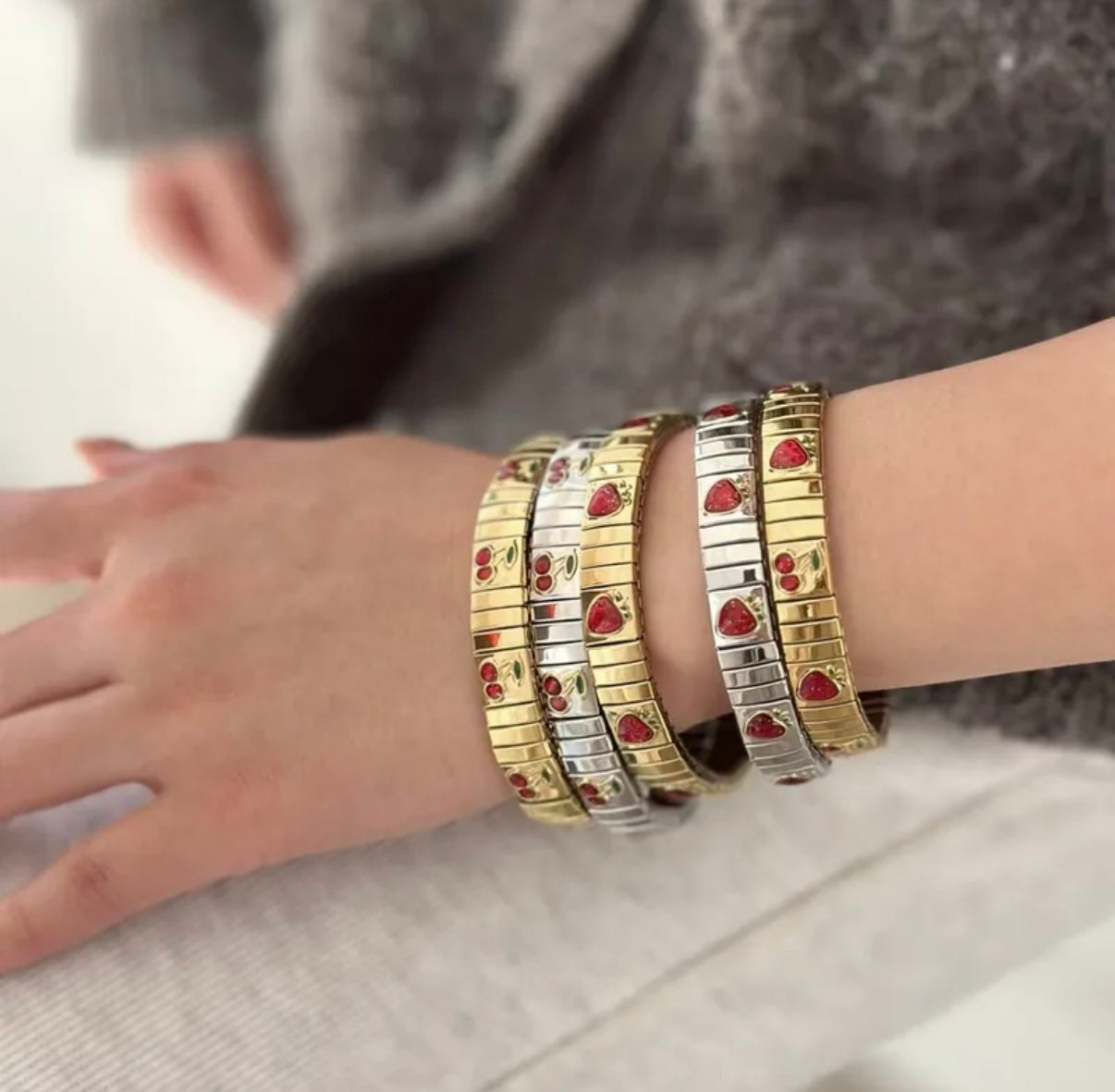 Brazalete Fresas Dorado