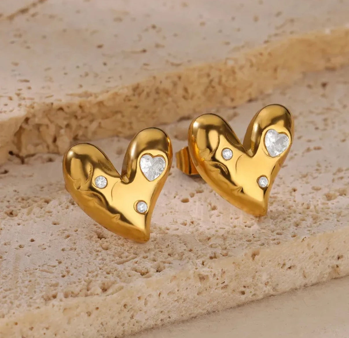 Aretes Corazón Lili Dorados